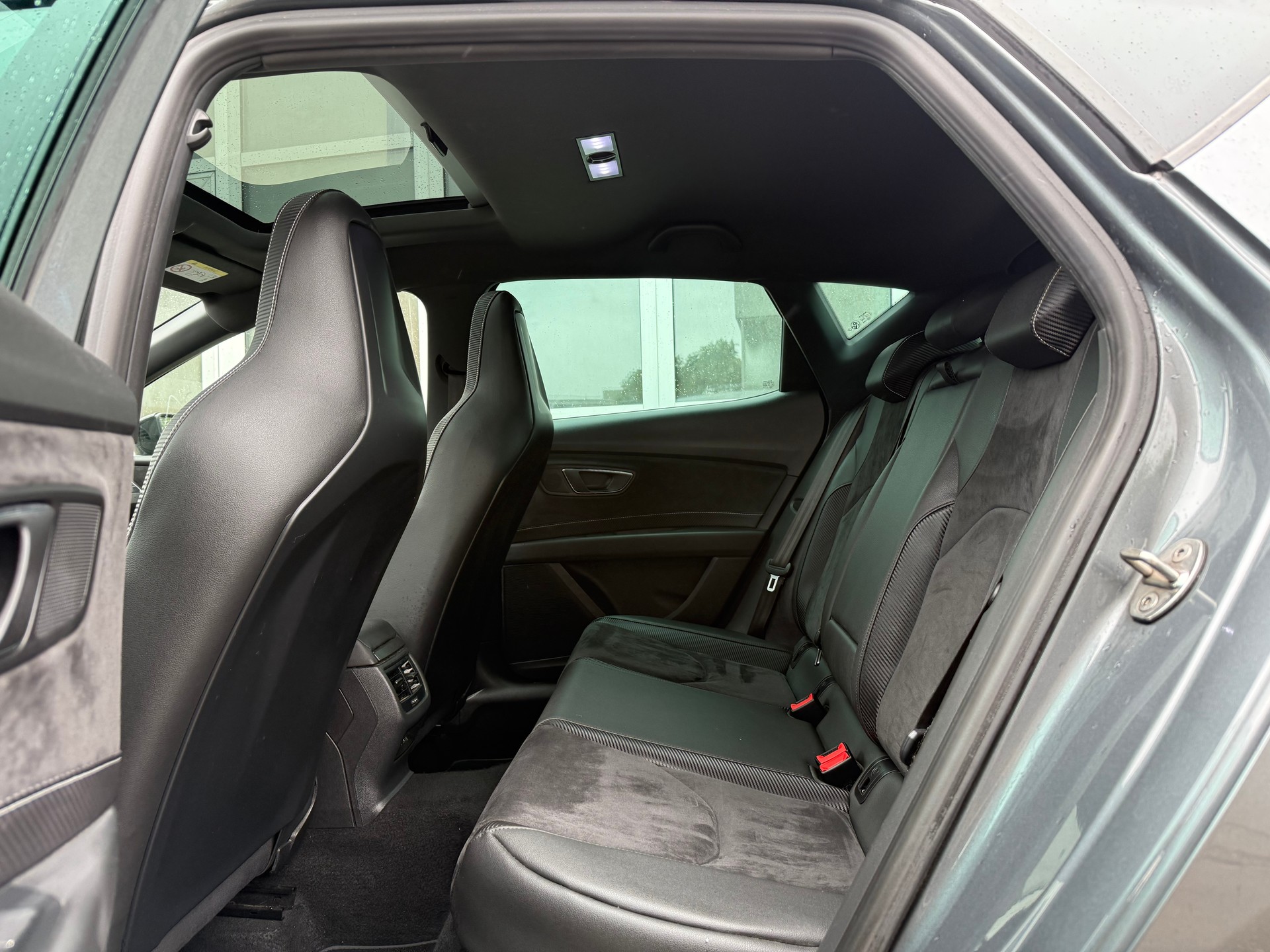 SEAT Leon 2.0 TSI Cupra 300 DSG-image-13