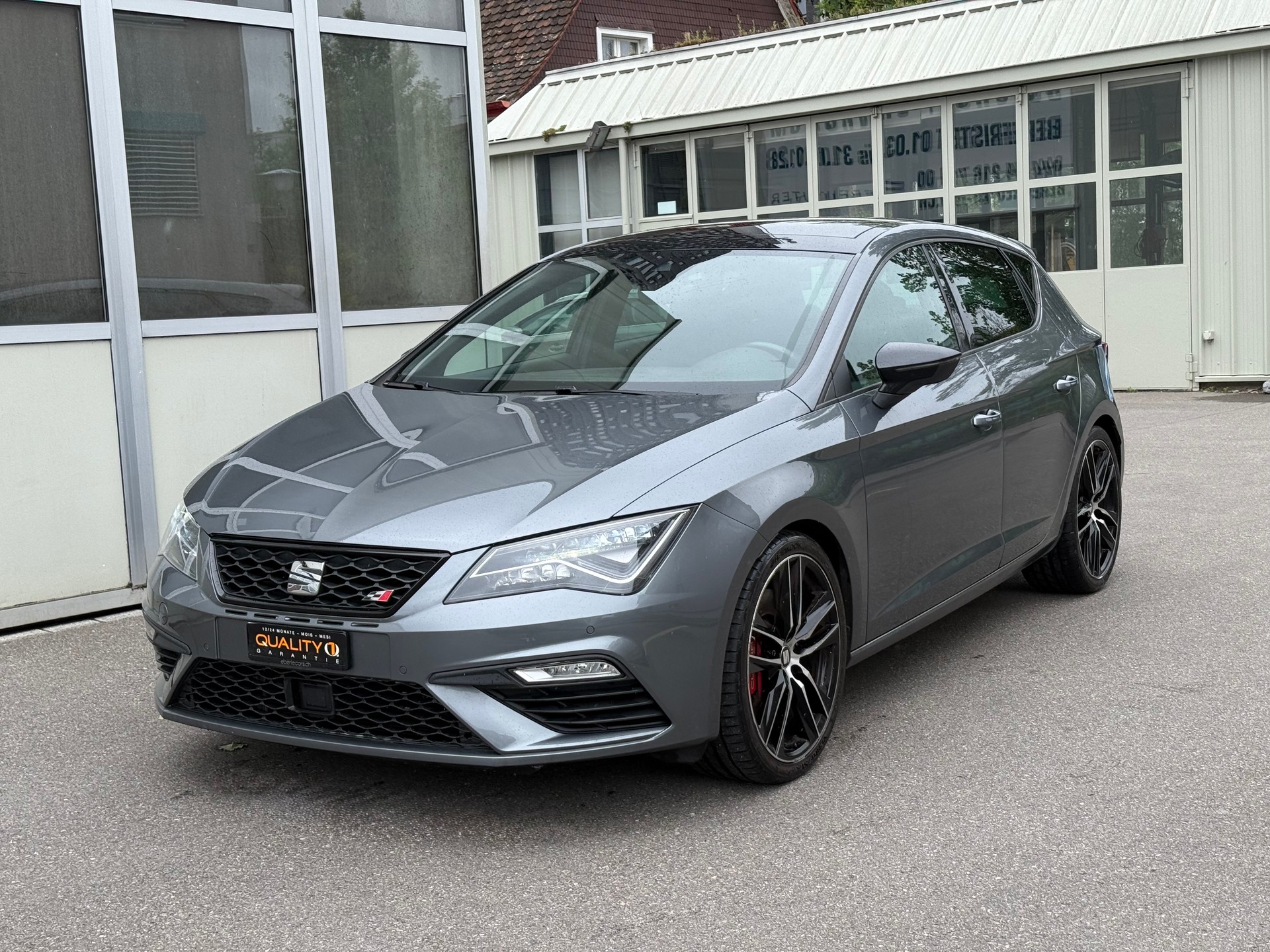 SEAT Leon 2.0 TSI Cupra 300 DSG-image-2