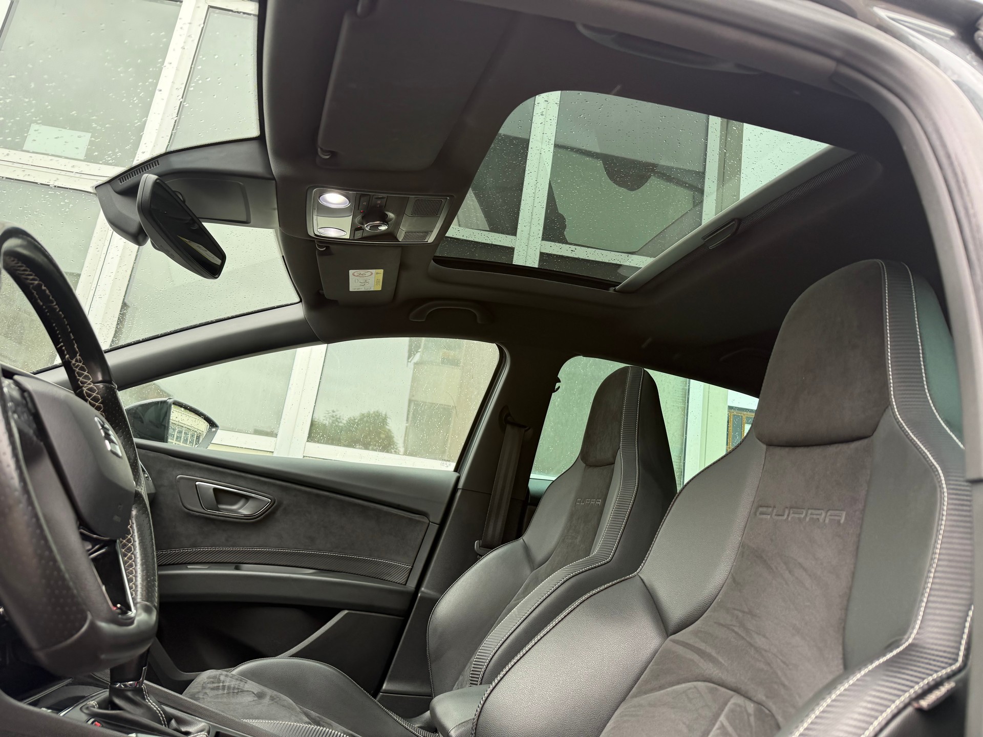 SEAT Leon 2.0 TSI Cupra 300 DSG-image-11