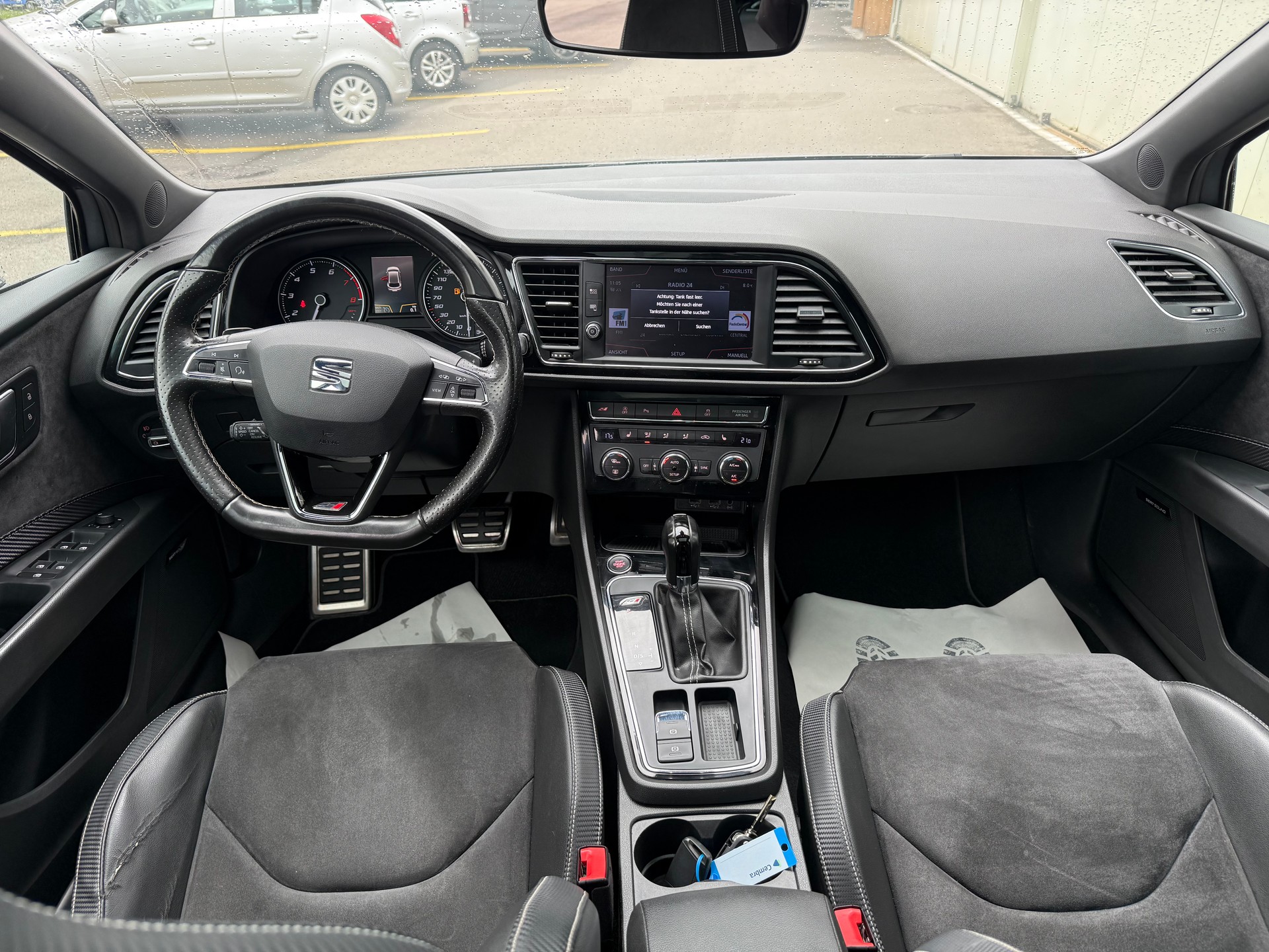 SEAT Leon 2.0 TSI Cupra 300 DSG-image-12