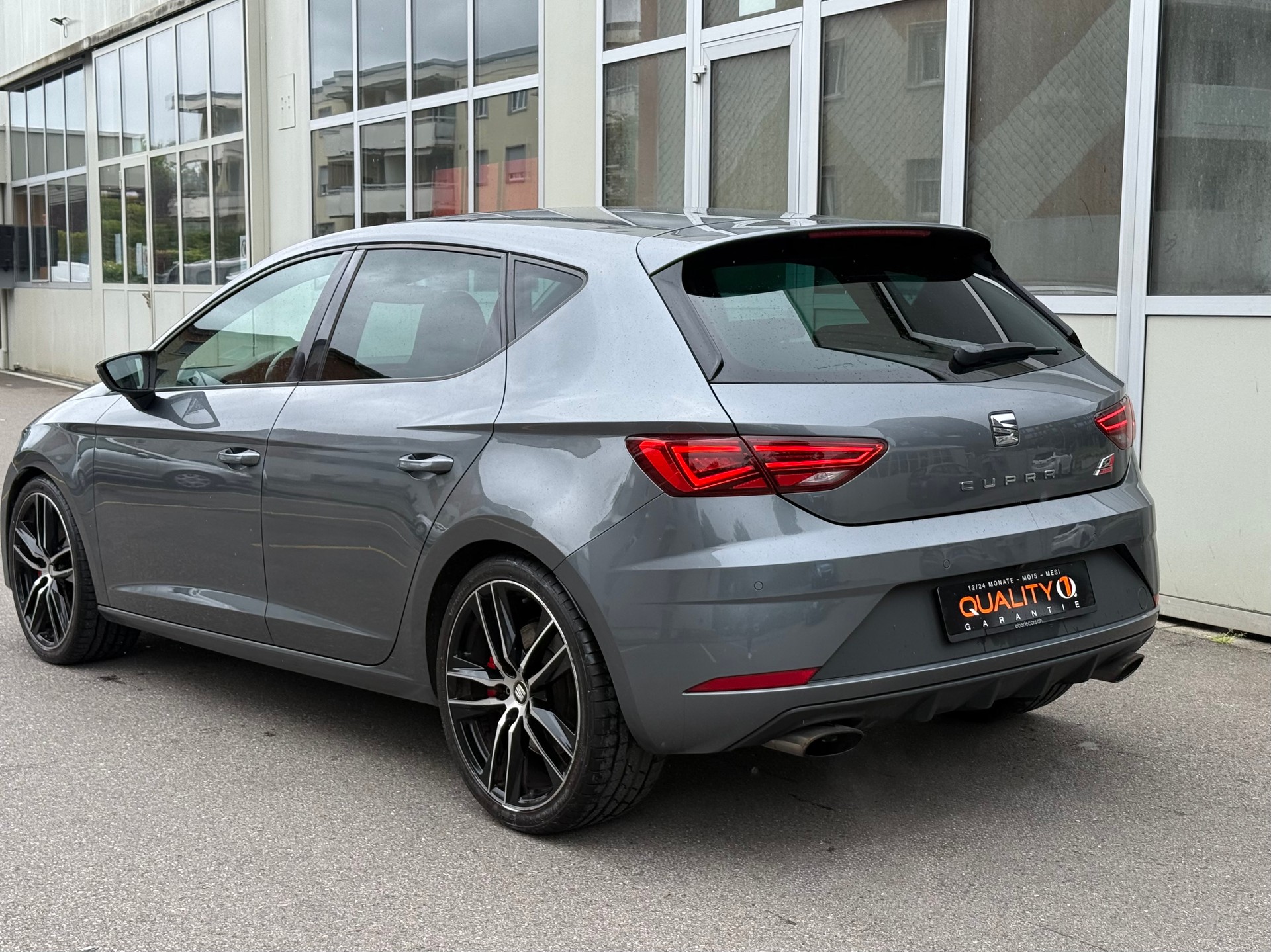 SEAT Leon 2.0 TSI Cupra 300 DSG-image-3