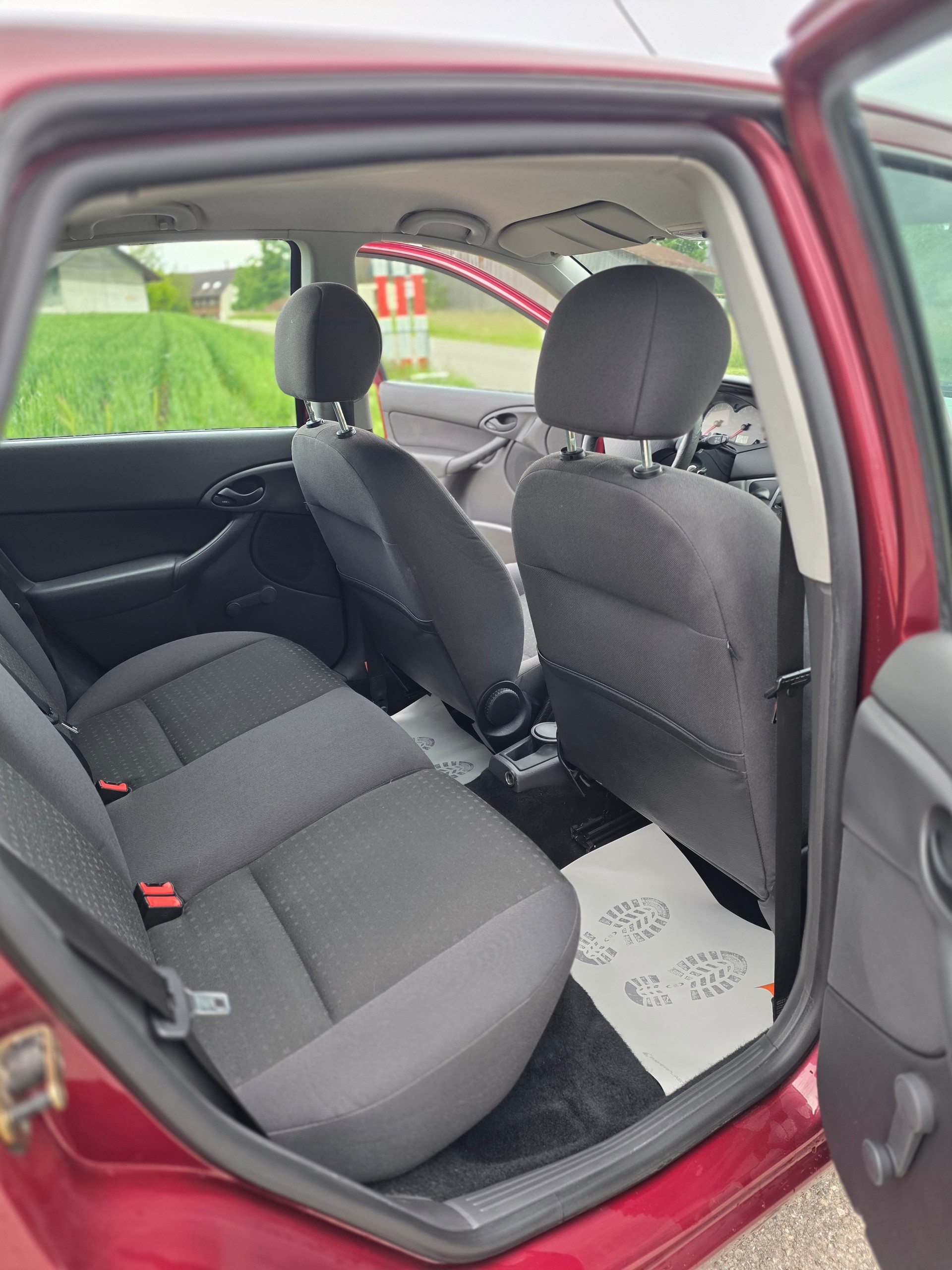 FORD Focus 1.6i 16V Champion-image-15