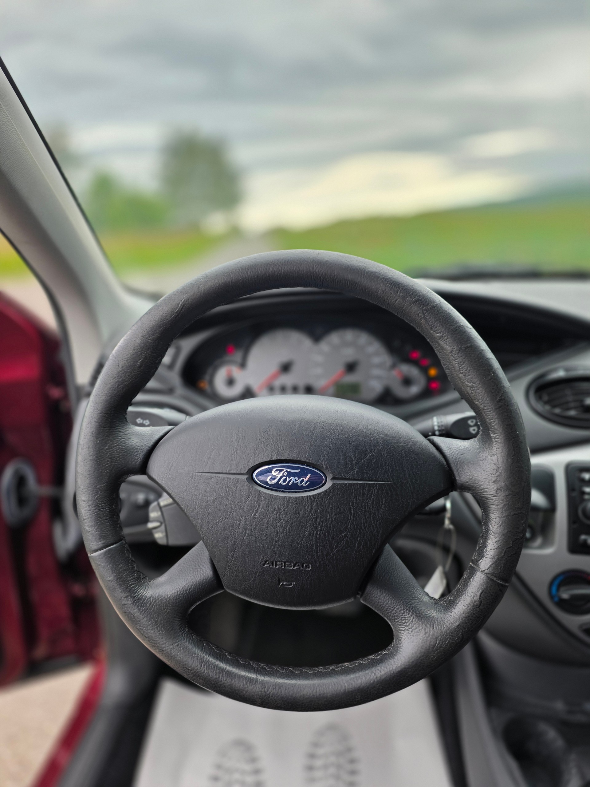 FORD Focus 1.6i 16V Champion-image-13