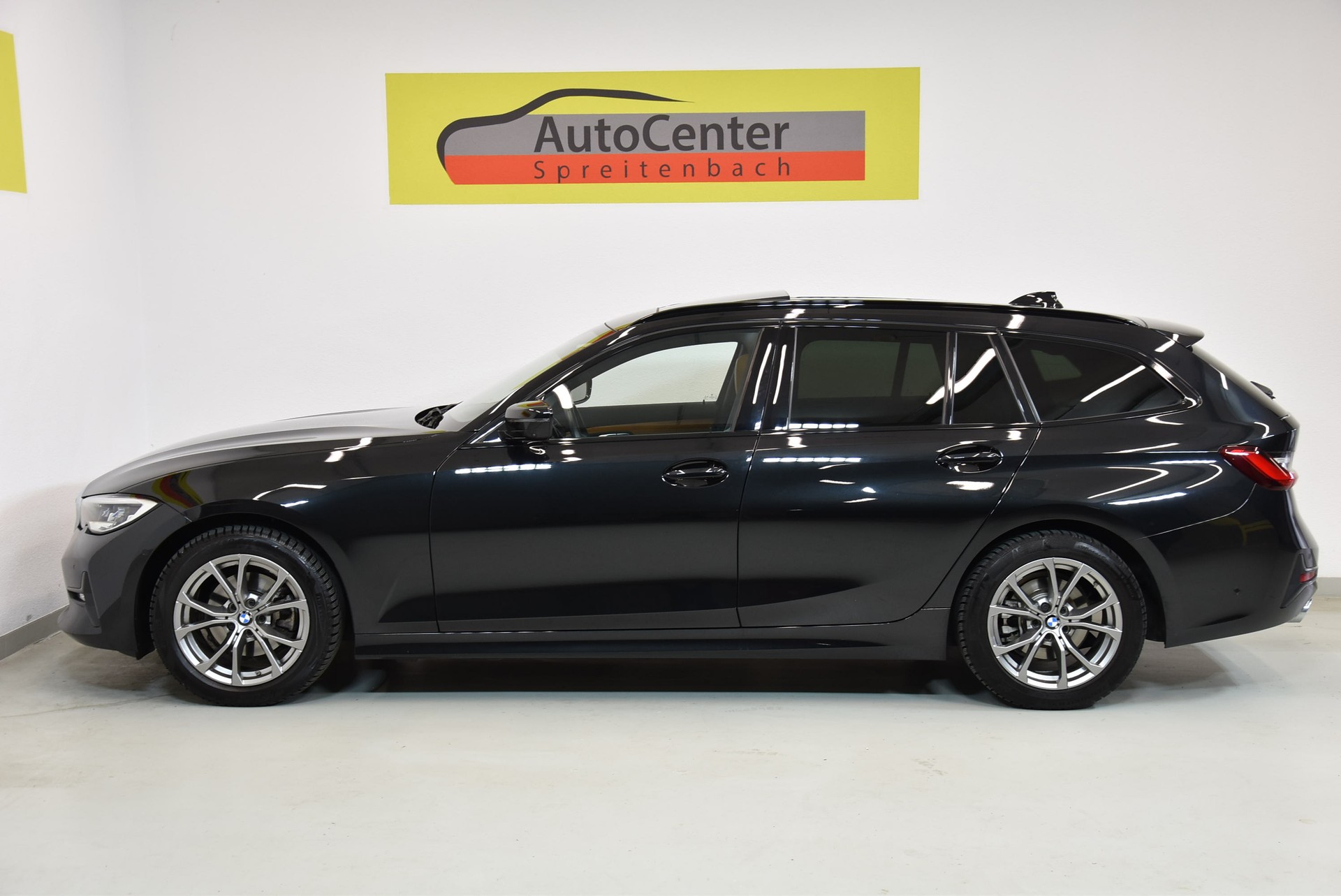 BMW 320d xDrive 48V Touring Sport Line Steptronic-image-14