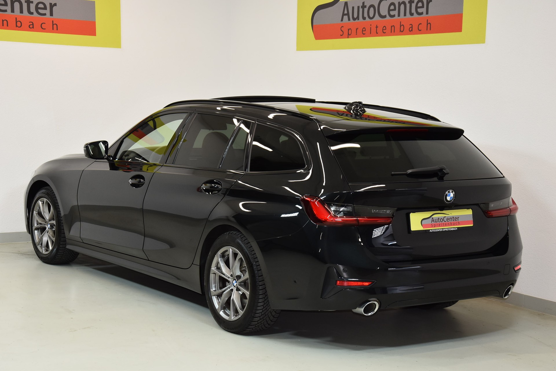 BMW 320d xDrive 48V Touring Sport Line Steptronic-image-15
