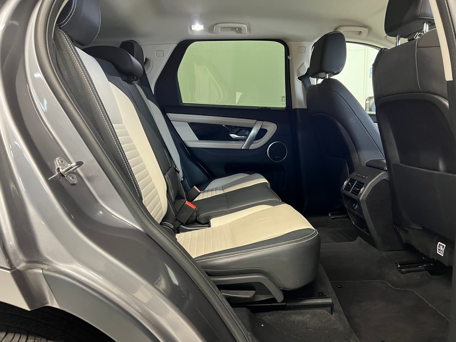 LAND ROVER Discovery Sport 1.5 T 300e R-Dynamic HSE-image-5