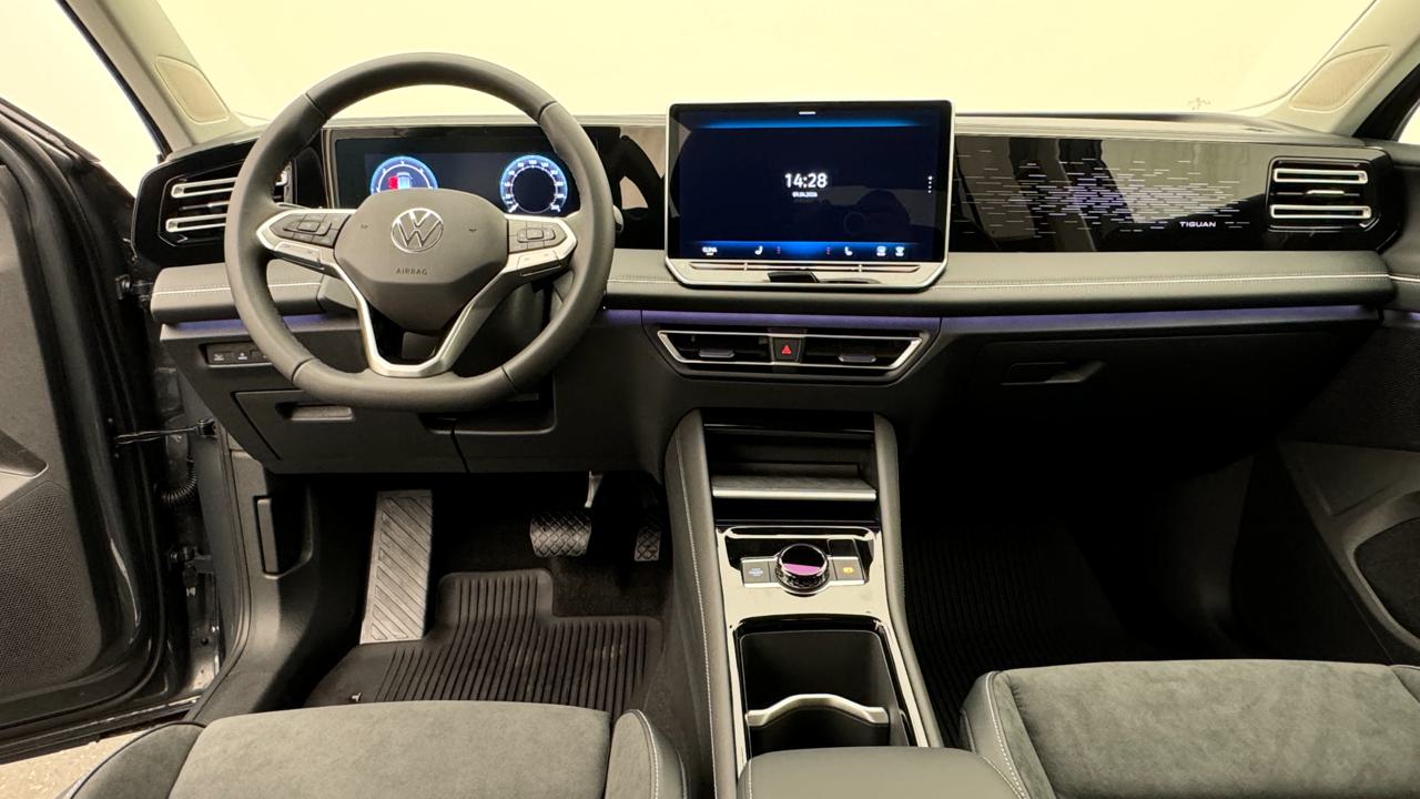 VW Tiguan 2.0 TDI SCR Elegance 4Motion DSG-image-5
