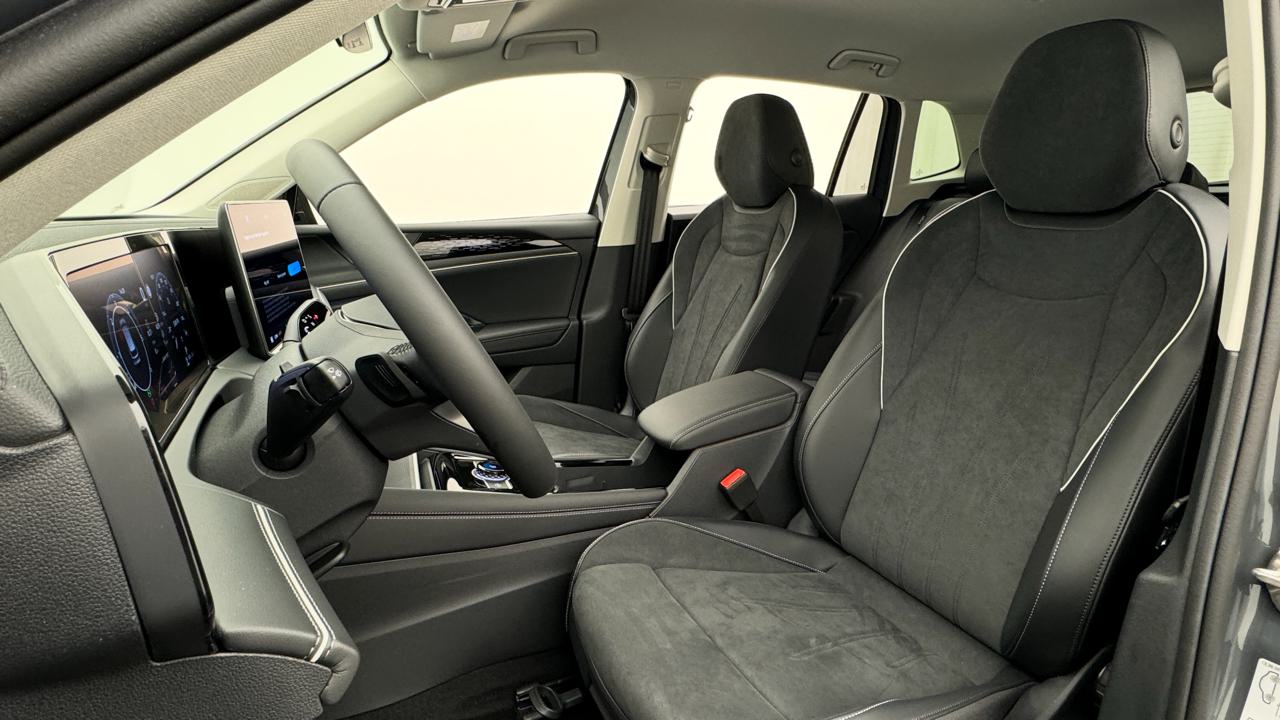 VW Tiguan 2.0 TDI SCR Elegance 4Motion DSG-image-4