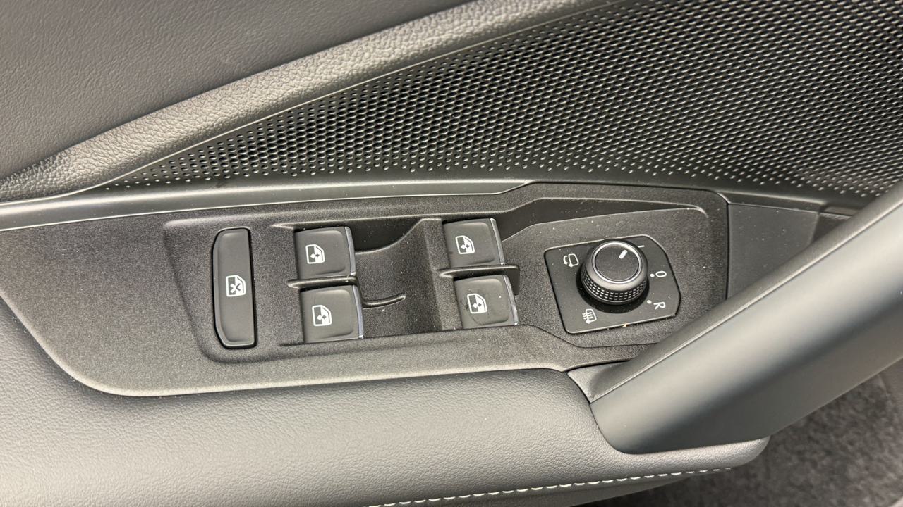 VW Tiguan 2.0 TDI SCR Elegance 4Motion DSG-image-8