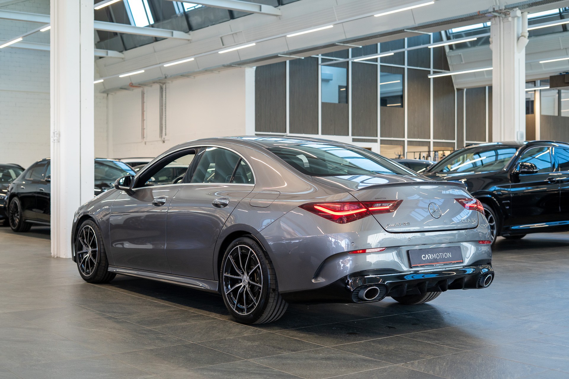 MERCEDES-BENZ CLA 35 AMG 4matic / Facelift / Ambiente-Beleuchtung / Navi-image-3