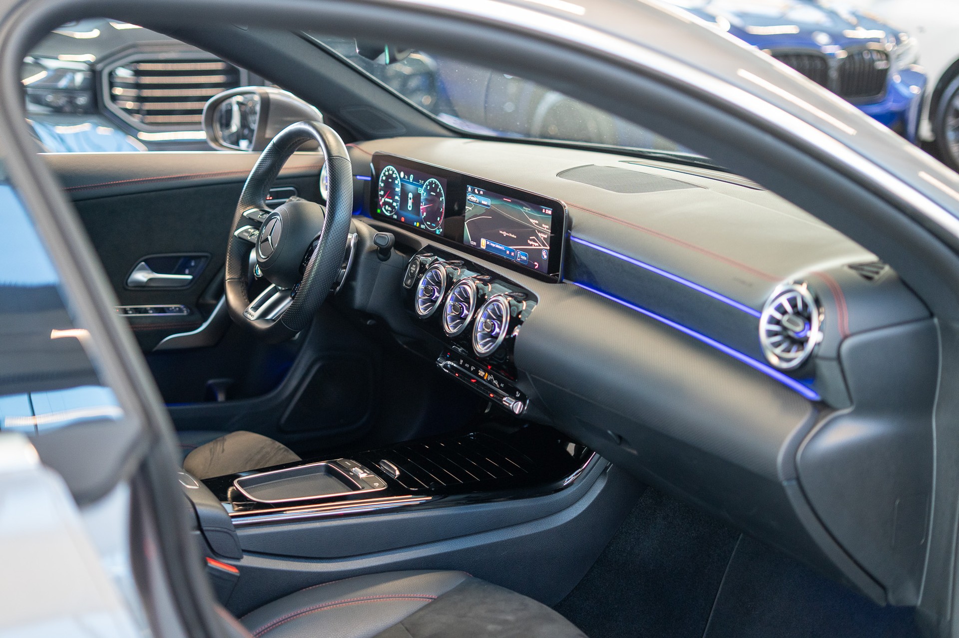 MERCEDES-BENZ CLA 35 AMG 4matic / Facelift / Ambiente-Beleuchtung / Navi-image-12