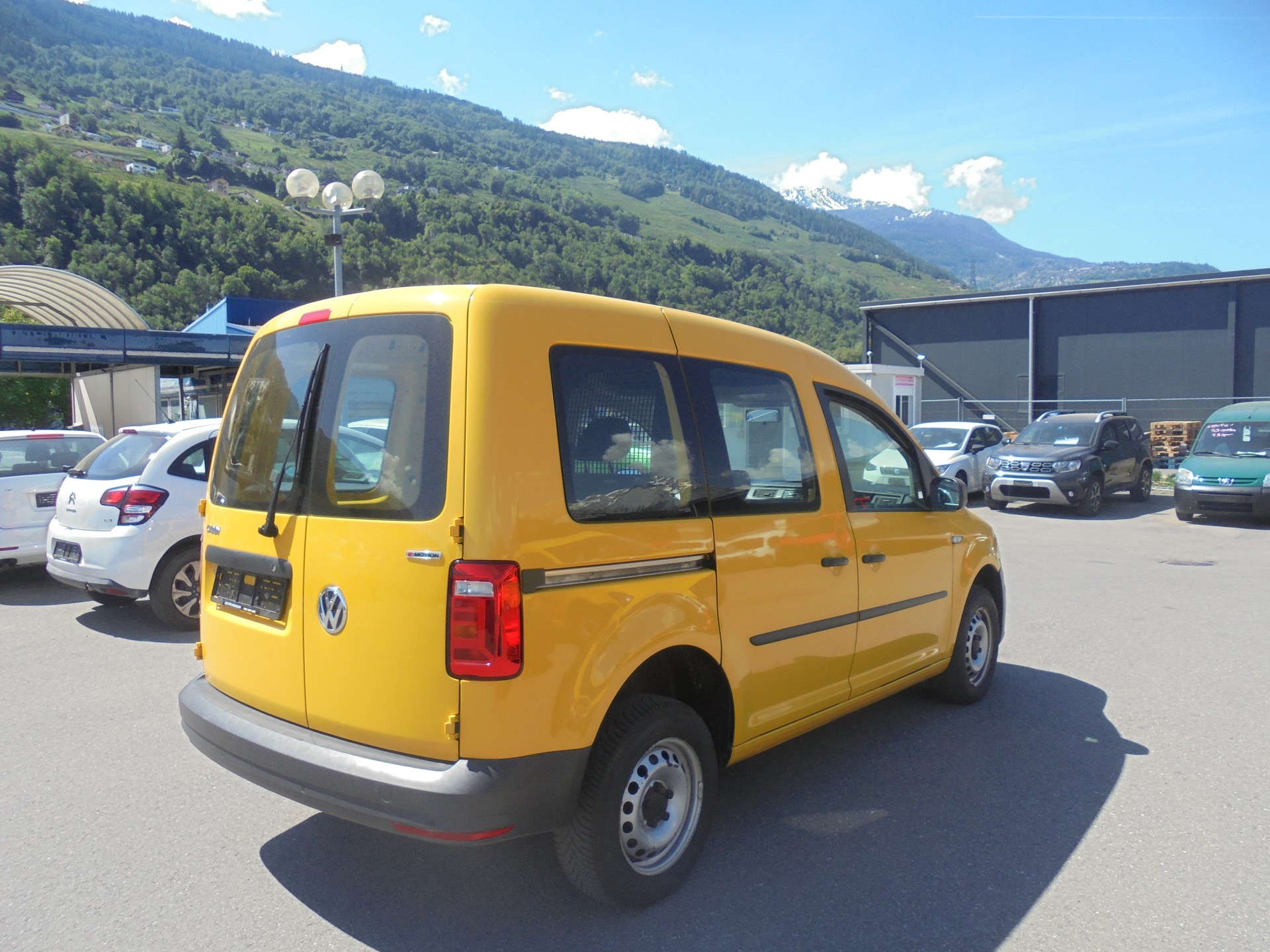 VW Caddy 2.0TDI 4Motion BlueMotion Technology-image-5