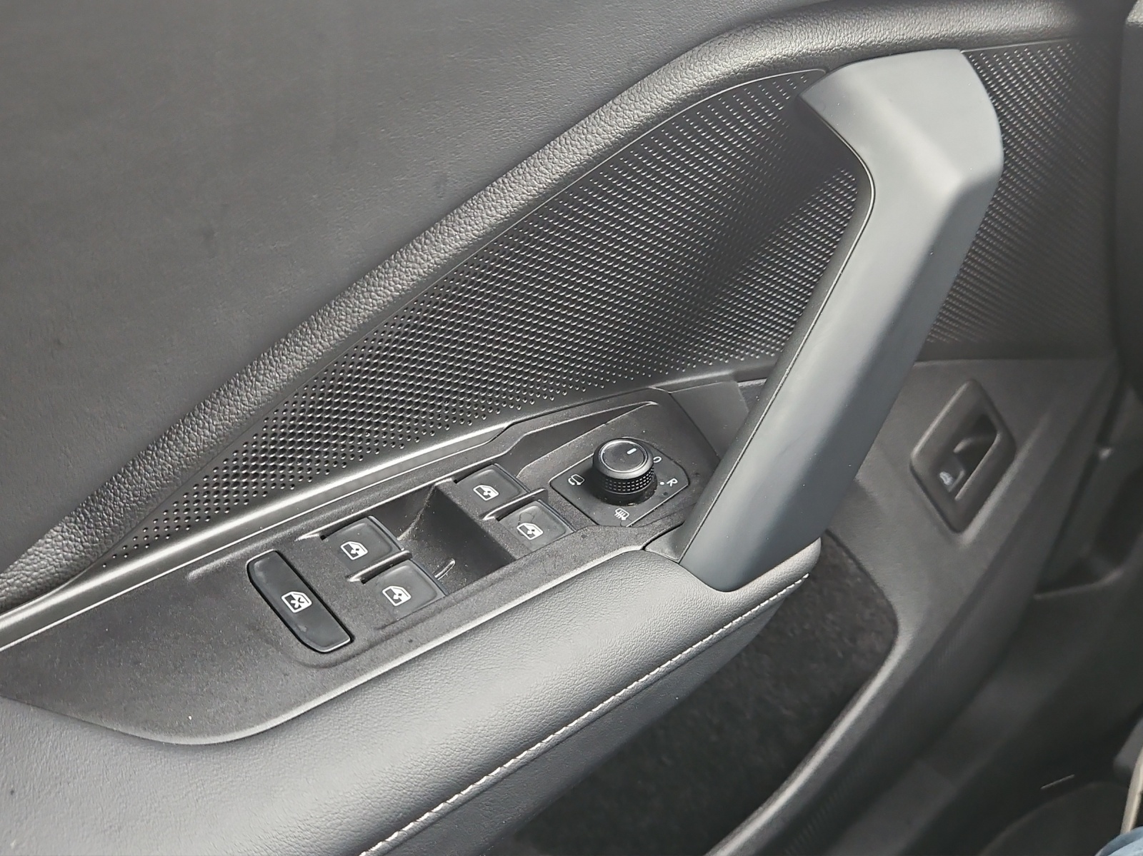 VW Tiguan 2.0 TSI DSG Elegance 4Motion-image-10