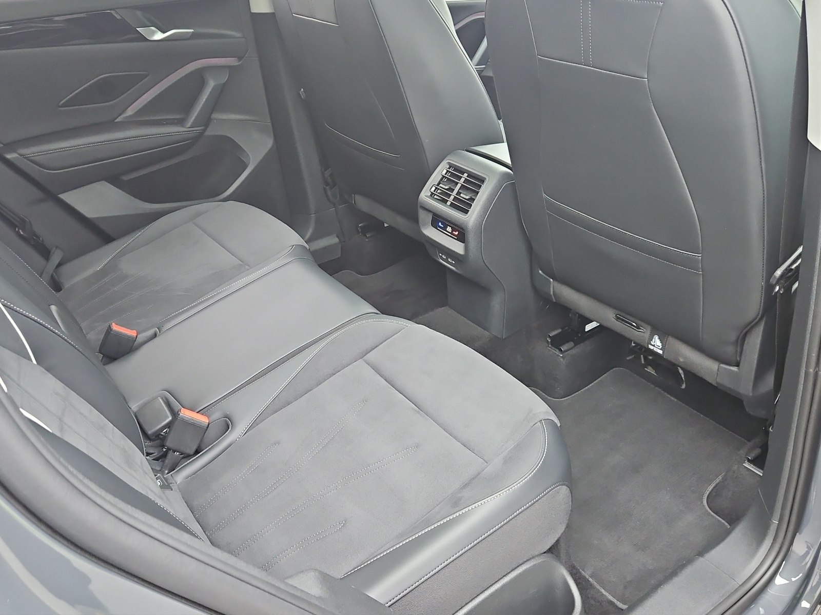 VW Tiguan 2.0 TSI DSG Elegance 4Motion-image-21