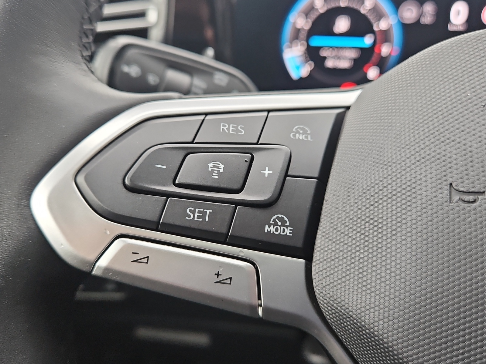 VW Tiguan 2.0 TSI DSG Elegance 4Motion-image-25