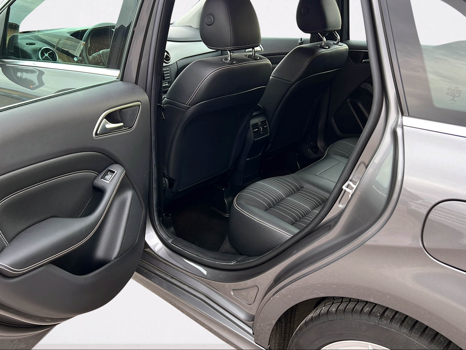 MERCEDES-BENZ B 220 4Matic 7G-DCT-image-9