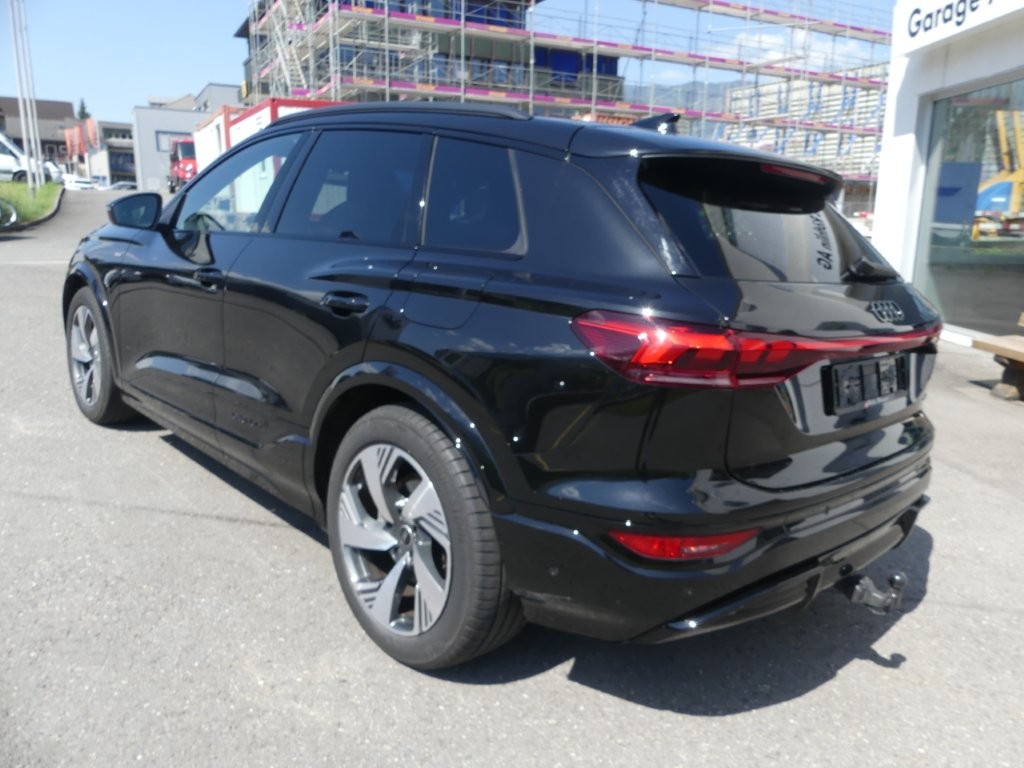 AUDI Q6 e-tron quattro-showroom-element-1