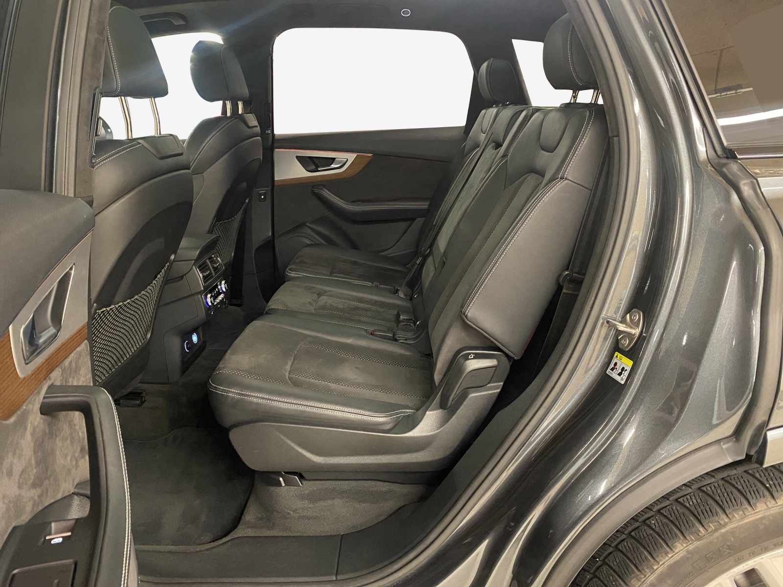 AUDI Q7 50 TDI quattro tiptronic-image-11