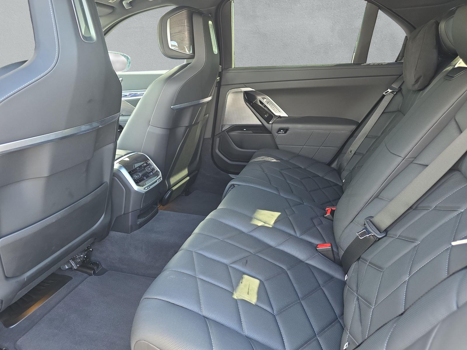 BMW i7 eDrive50 G70 (CH)  -image-12