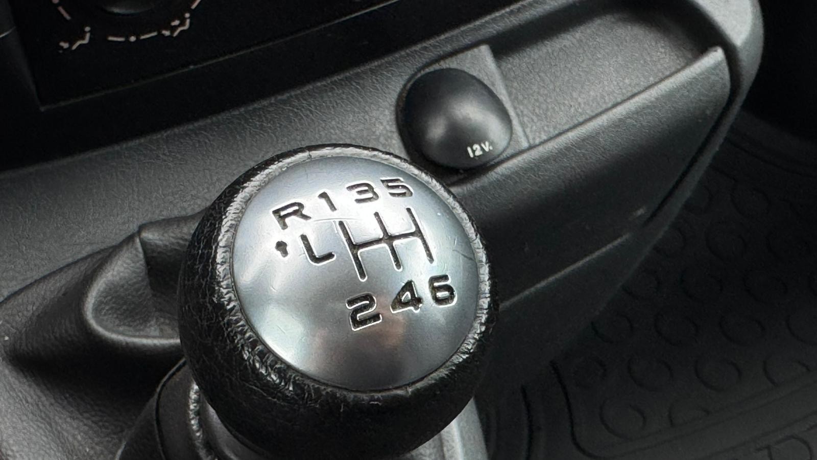 PEUGEOT Expert 2.0 HDi 229 L2H1-image-9