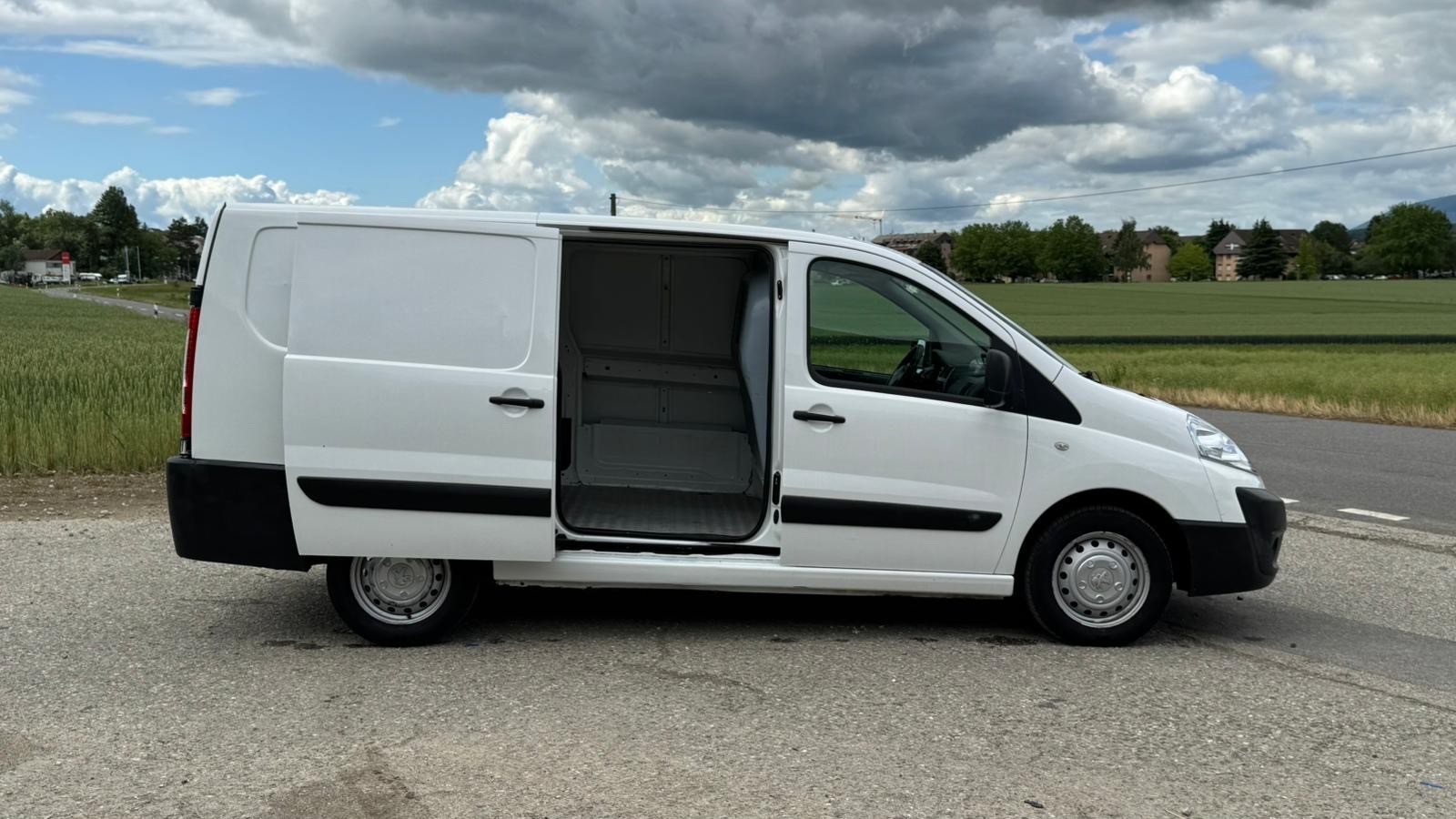 PEUGEOT Expert 2.0 HDi 229 L2H1-image-4