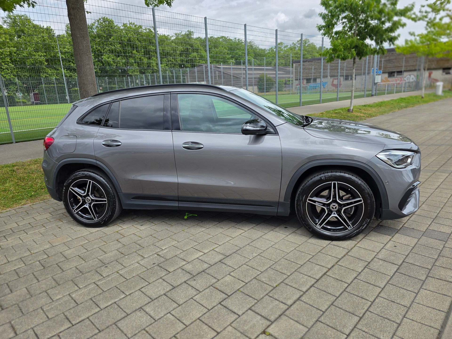 MERCEDES-BENZ GLA 250e AMG Line 8G-DCT-image-5