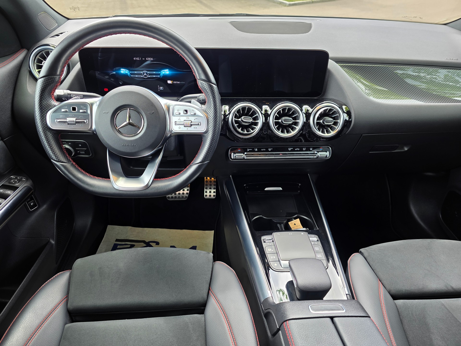 MERCEDES-BENZ GLA 250e AMG Line 8G-DCT-image-7
