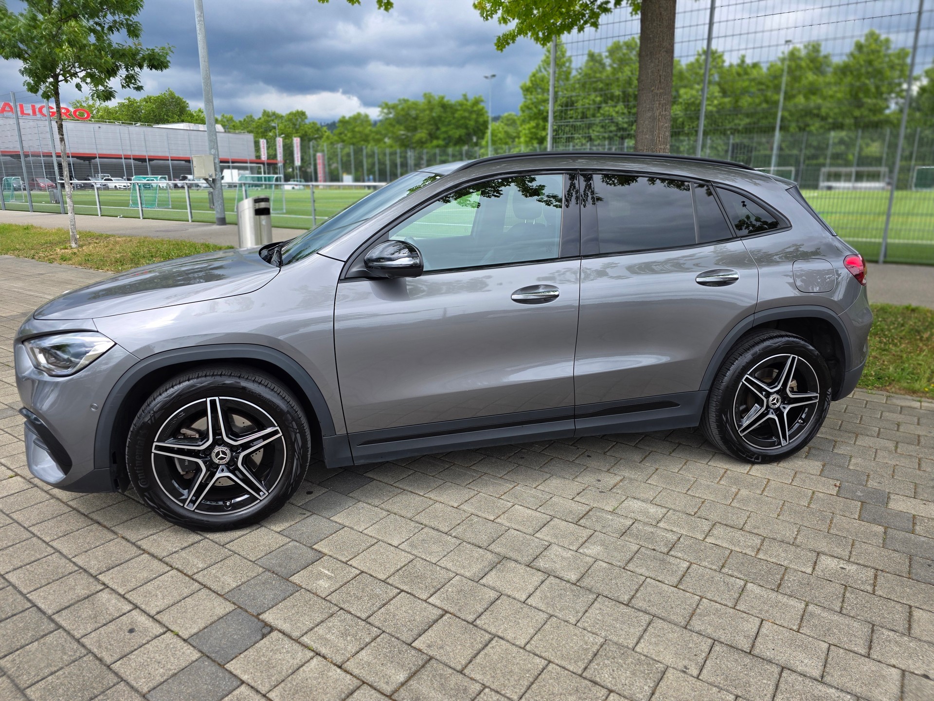 MERCEDES-BENZ GLA 250e AMG Line 8G-DCT-image-6