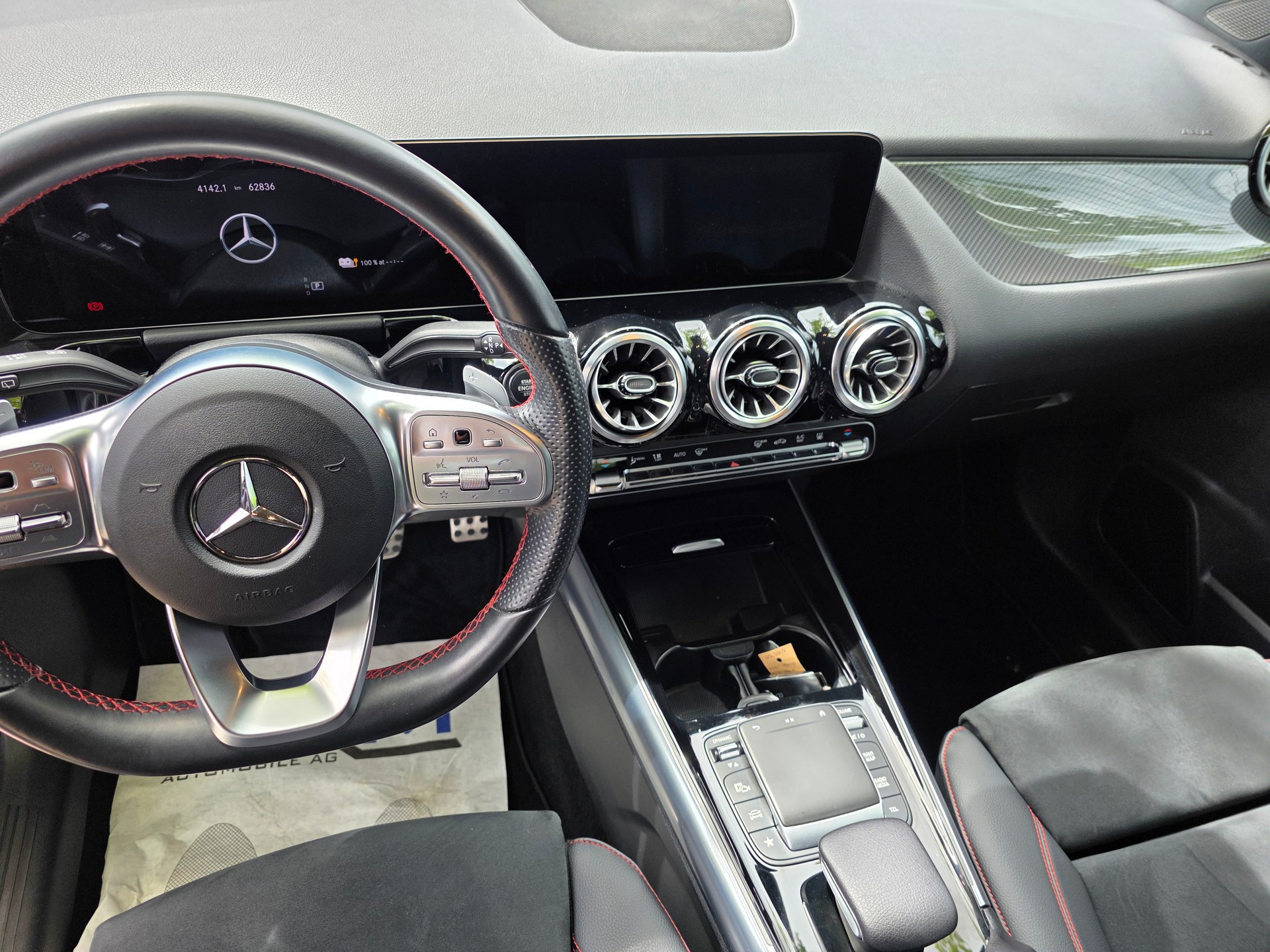 MERCEDES-BENZ GLA 250e AMG Line 8G-DCT-image-9