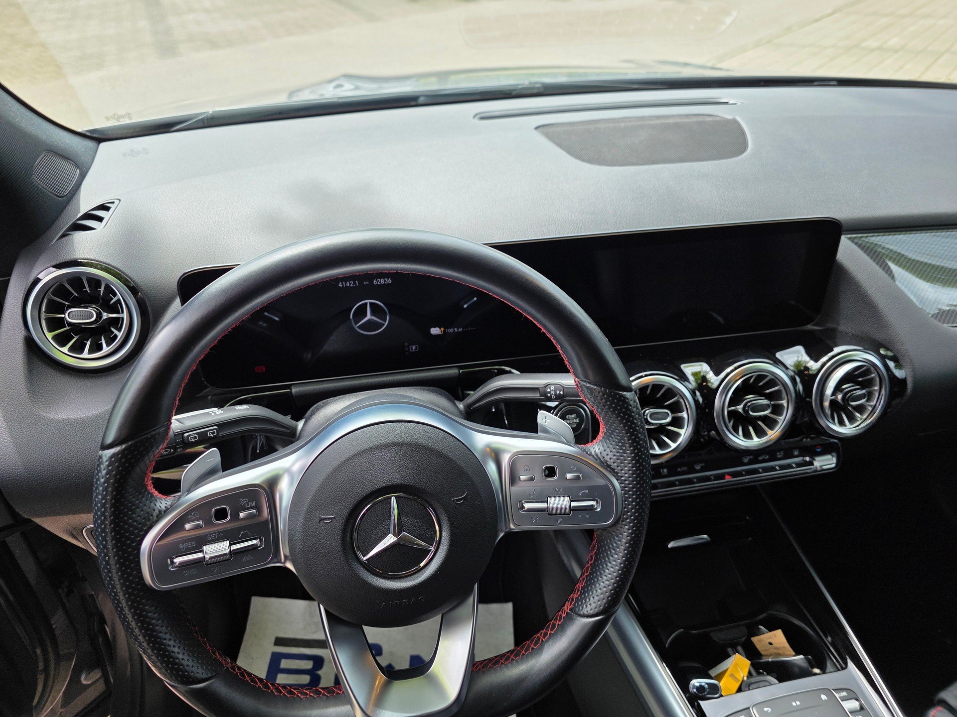 MERCEDES-BENZ GLA 250e AMG Line 8G-DCT-image-15