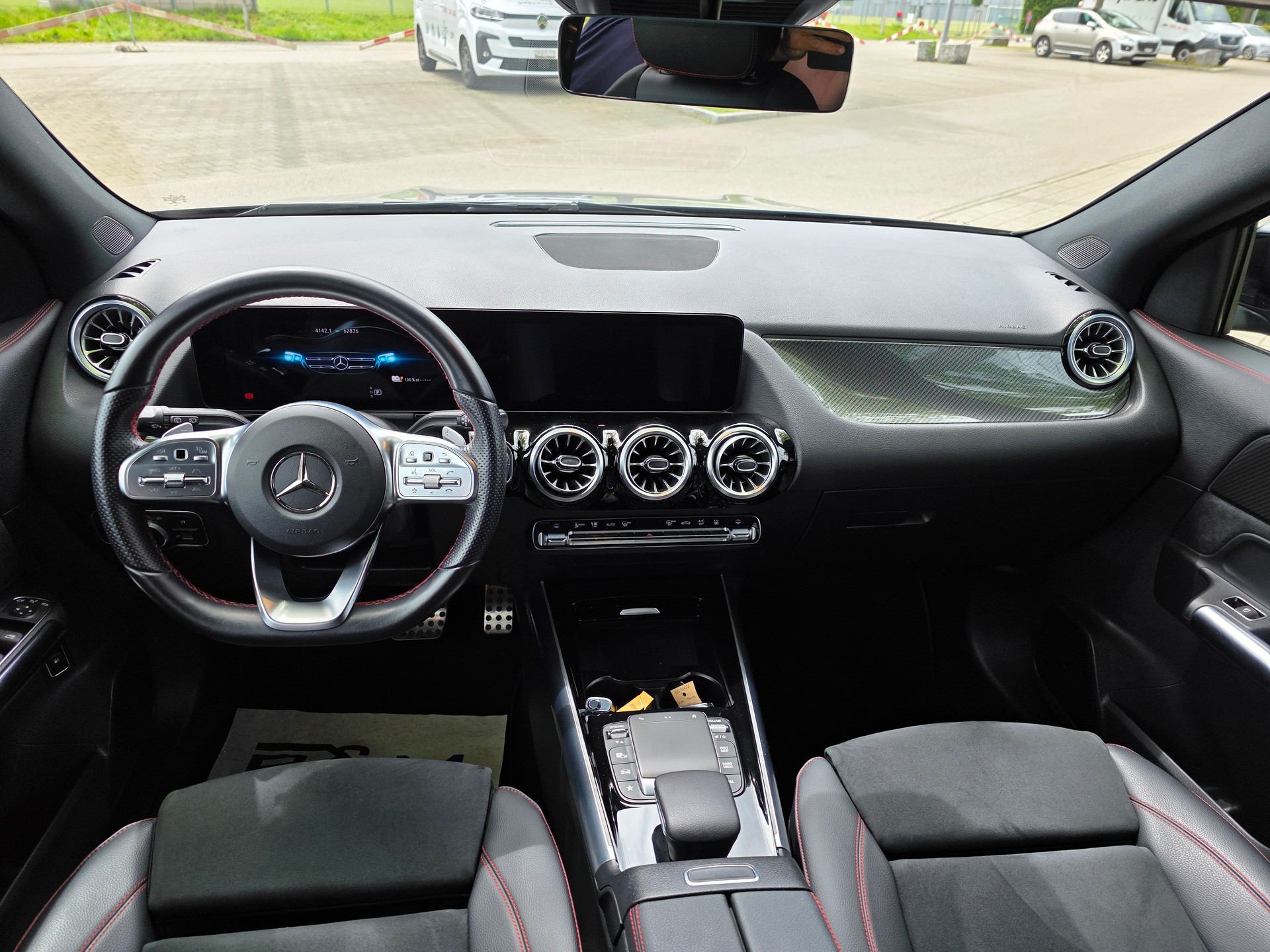 MERCEDES-BENZ GLA 250e AMG Line 8G-DCT-image-10