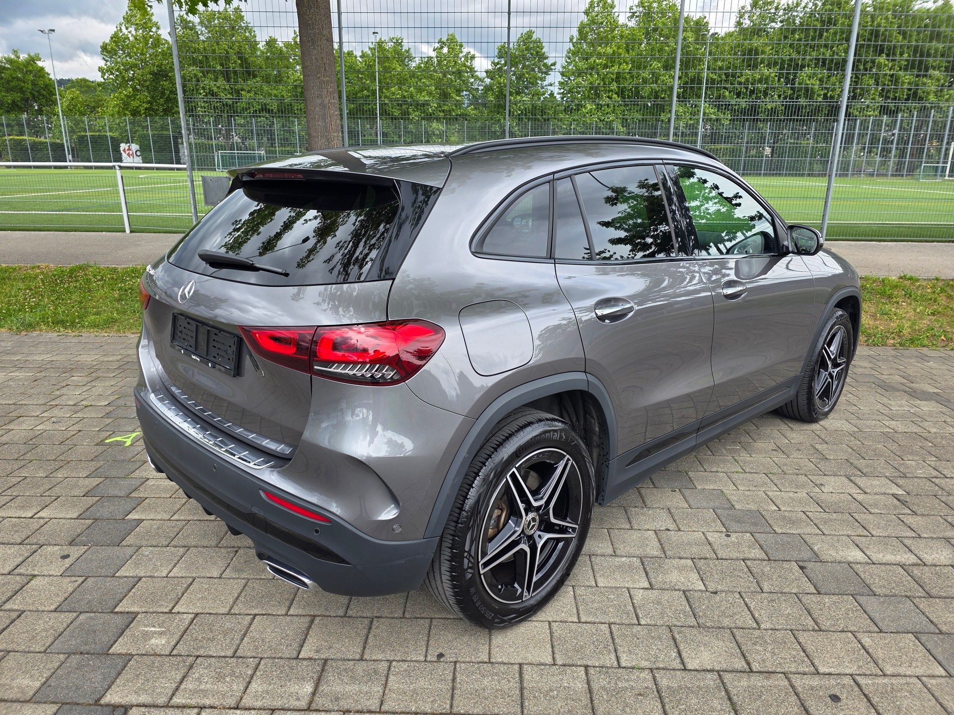 MERCEDES-BENZ GLA 250e AMG Line 8G-DCT-showroom-element-2