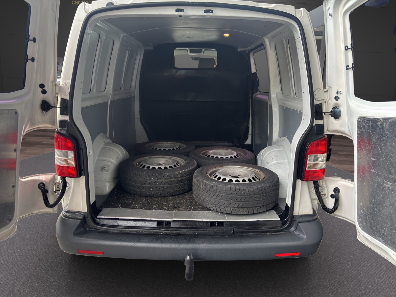 VW T5 2.0 TDI-image-6