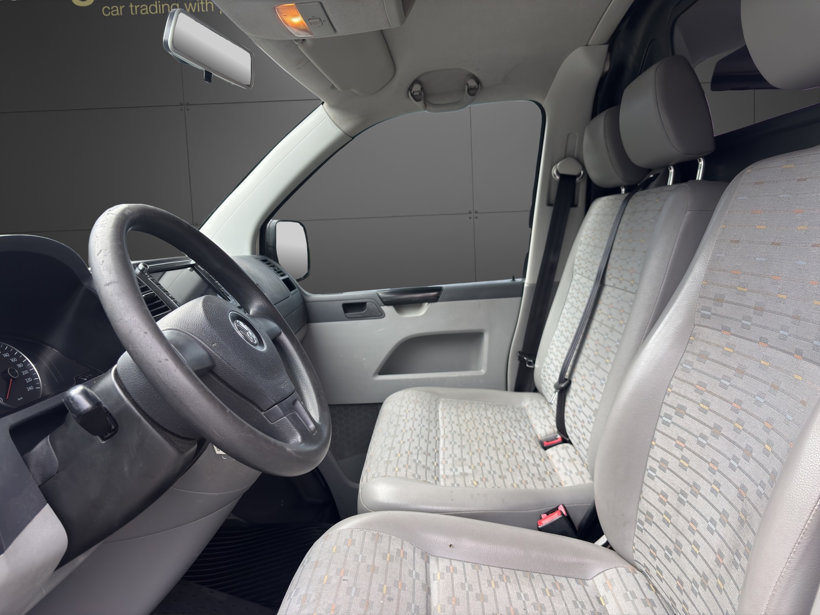 VW T5 2.0 TDI-showroom-element-2