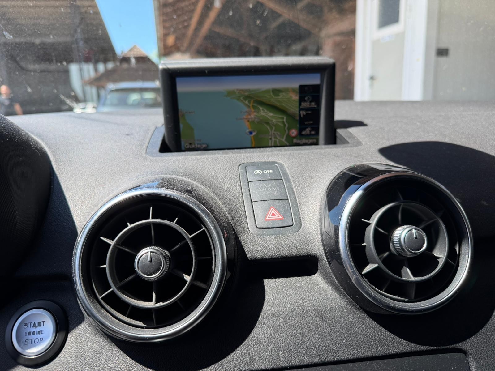 AUDI A1 1.4 TFSI Attraction S-tronic-image-11