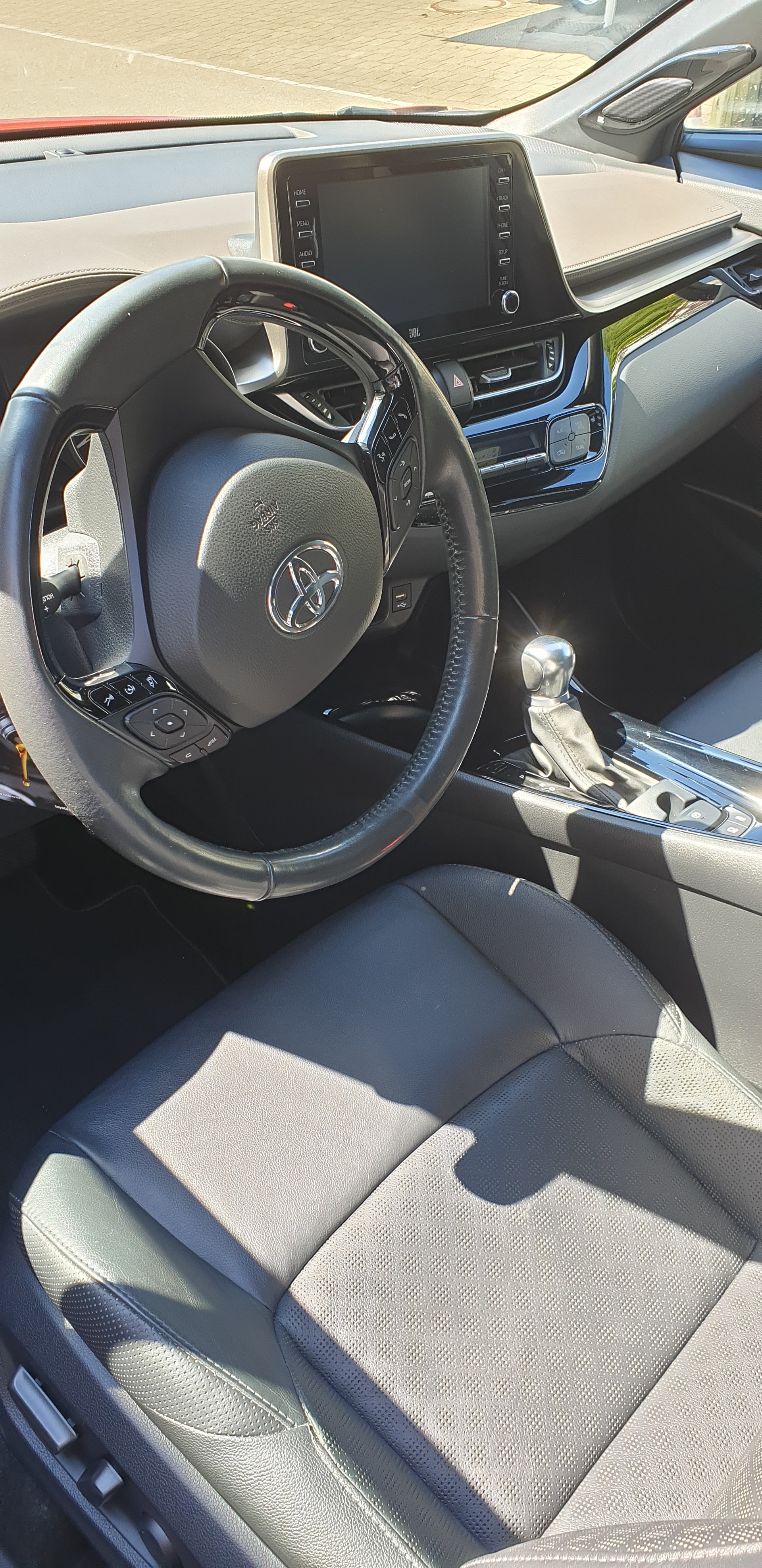 TOYOTA 2.0 VVTi HSD Launch Edition-image-3