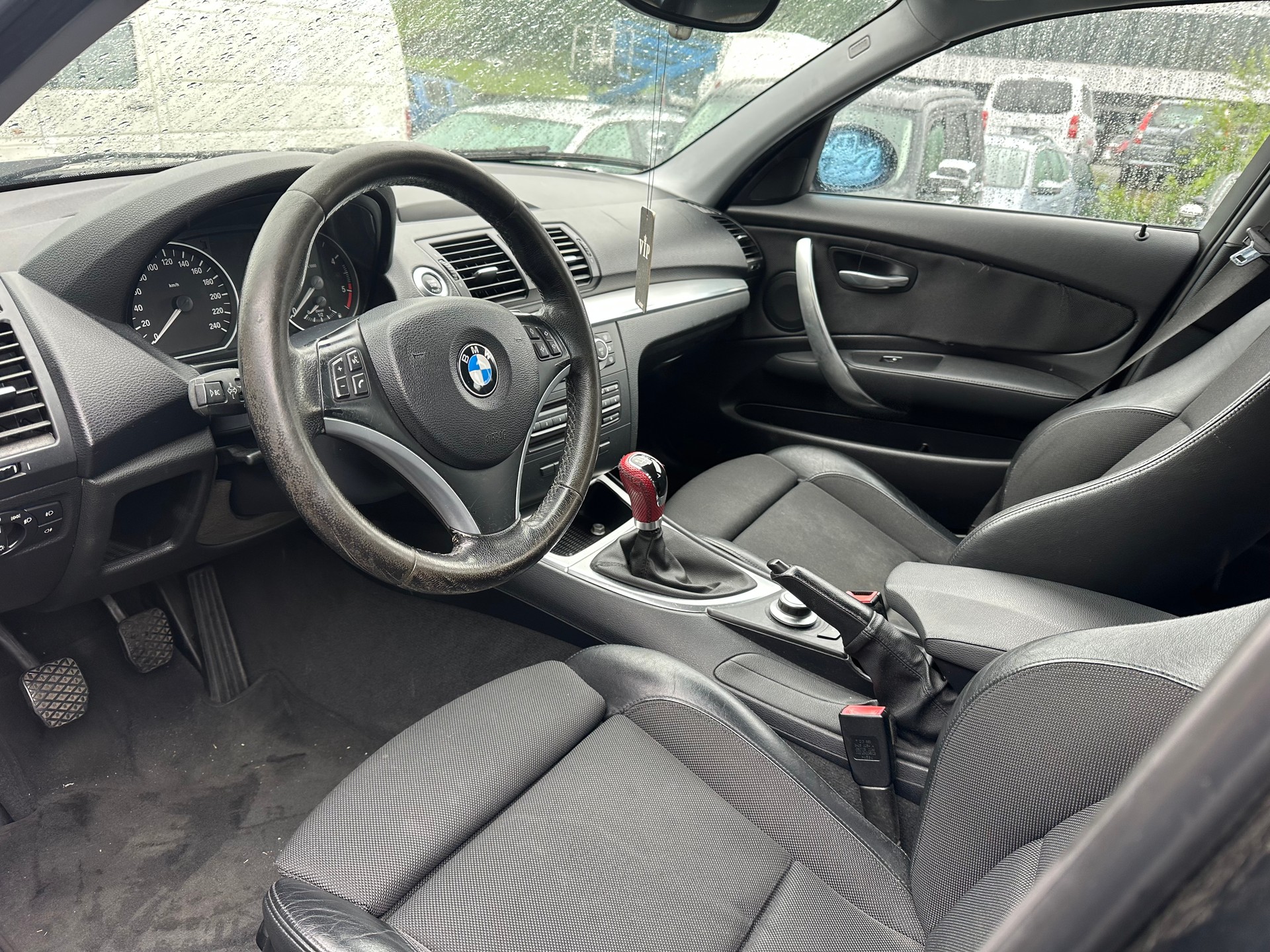 BMW 118d-image-1