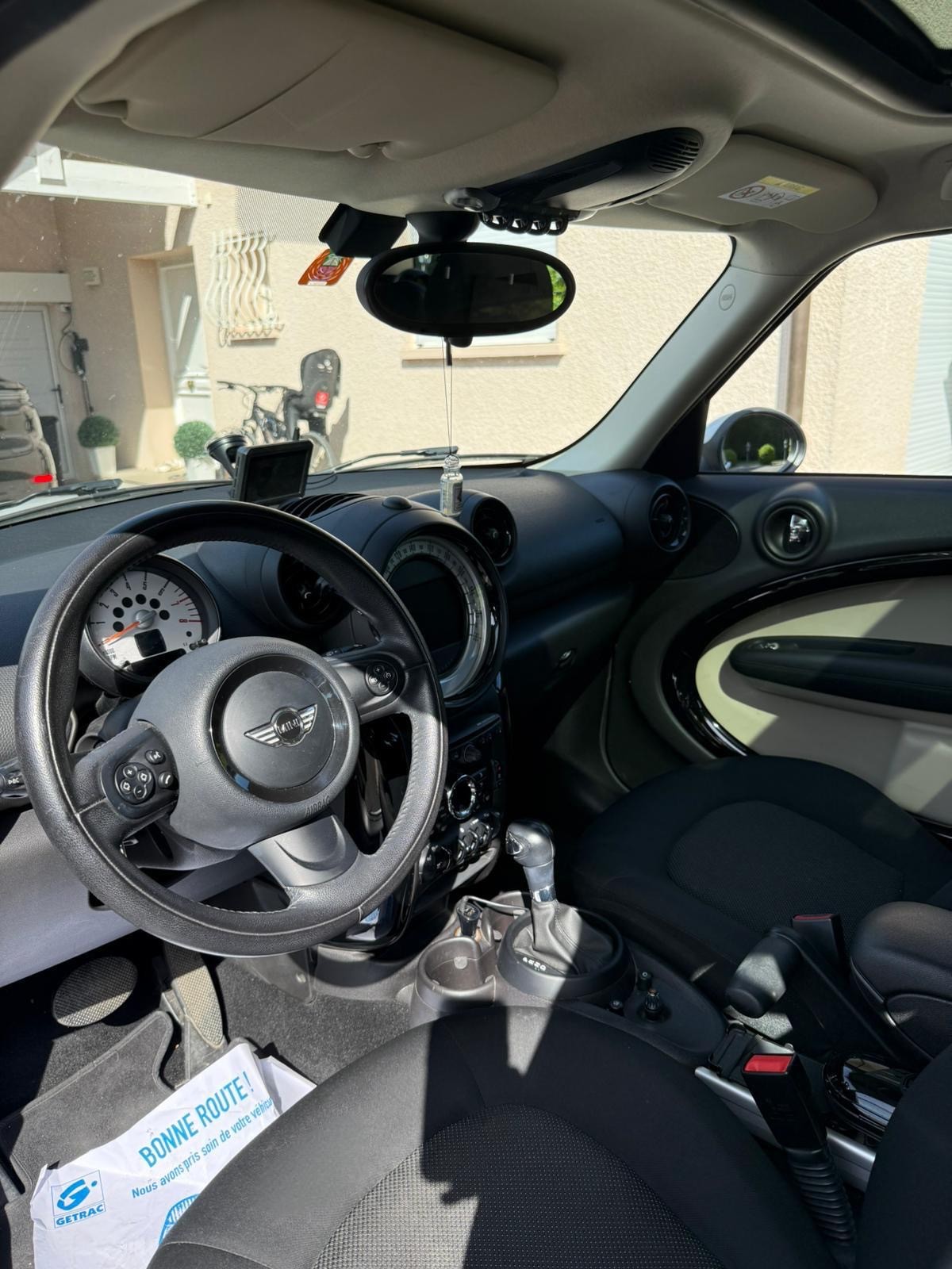 MINI 1.6i Cooper ALL4-image-3