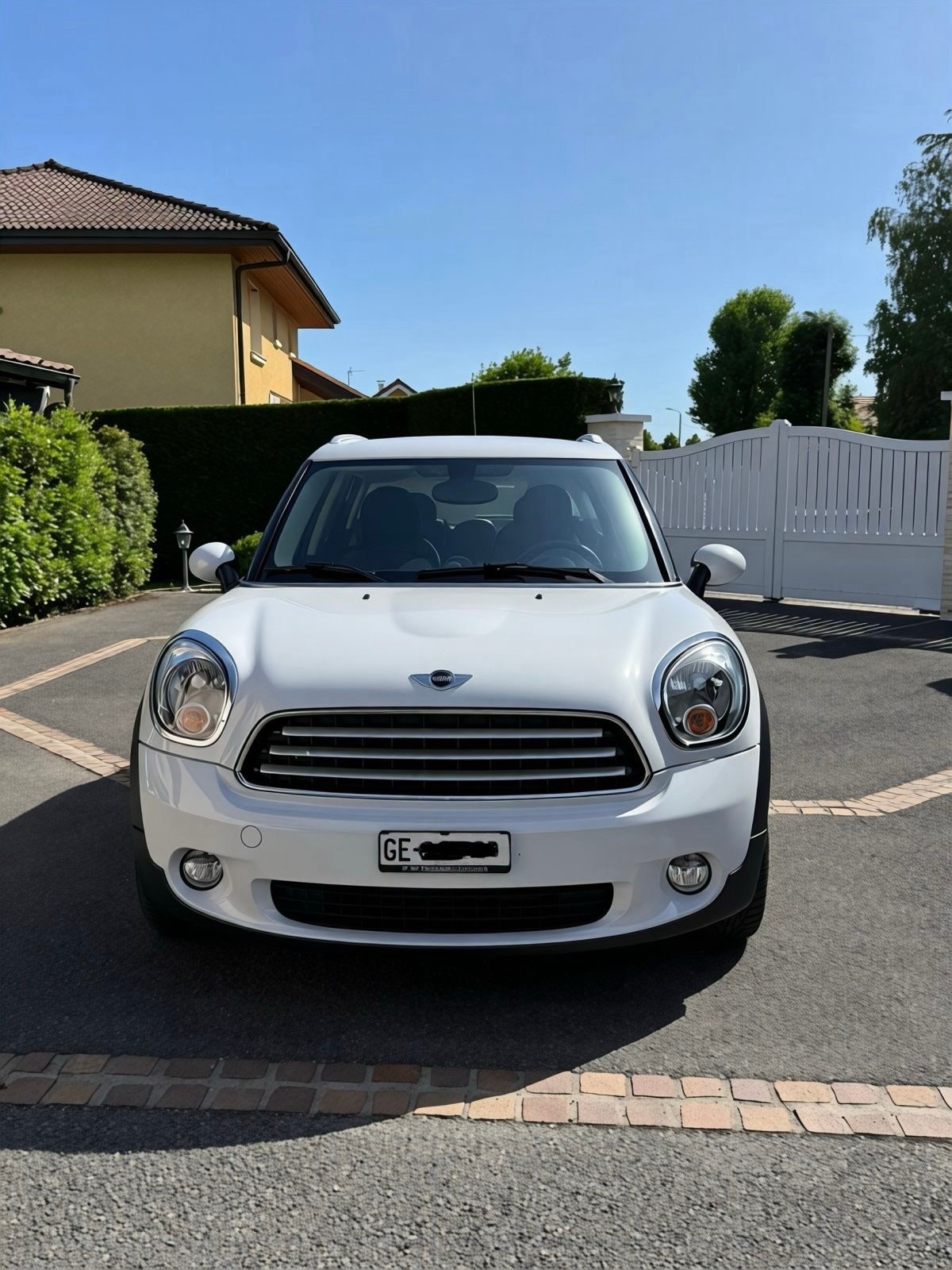 MINI 1.6i Cooper ALL4-image-0
