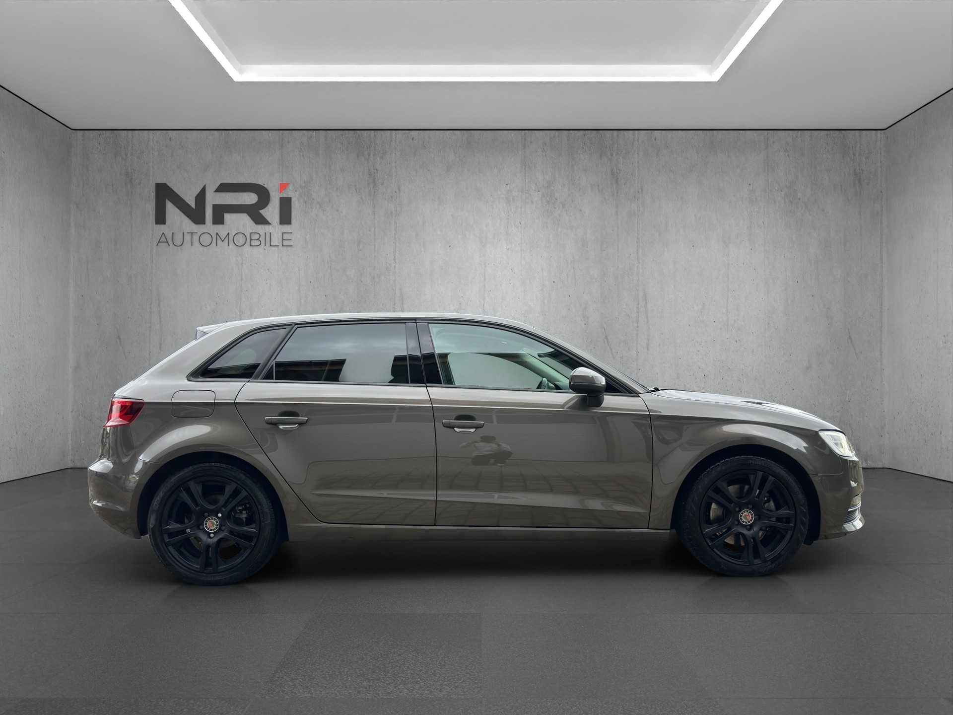AUDI A3 Sportback 1.8 T FSI Ambition S-Tronic-image-3