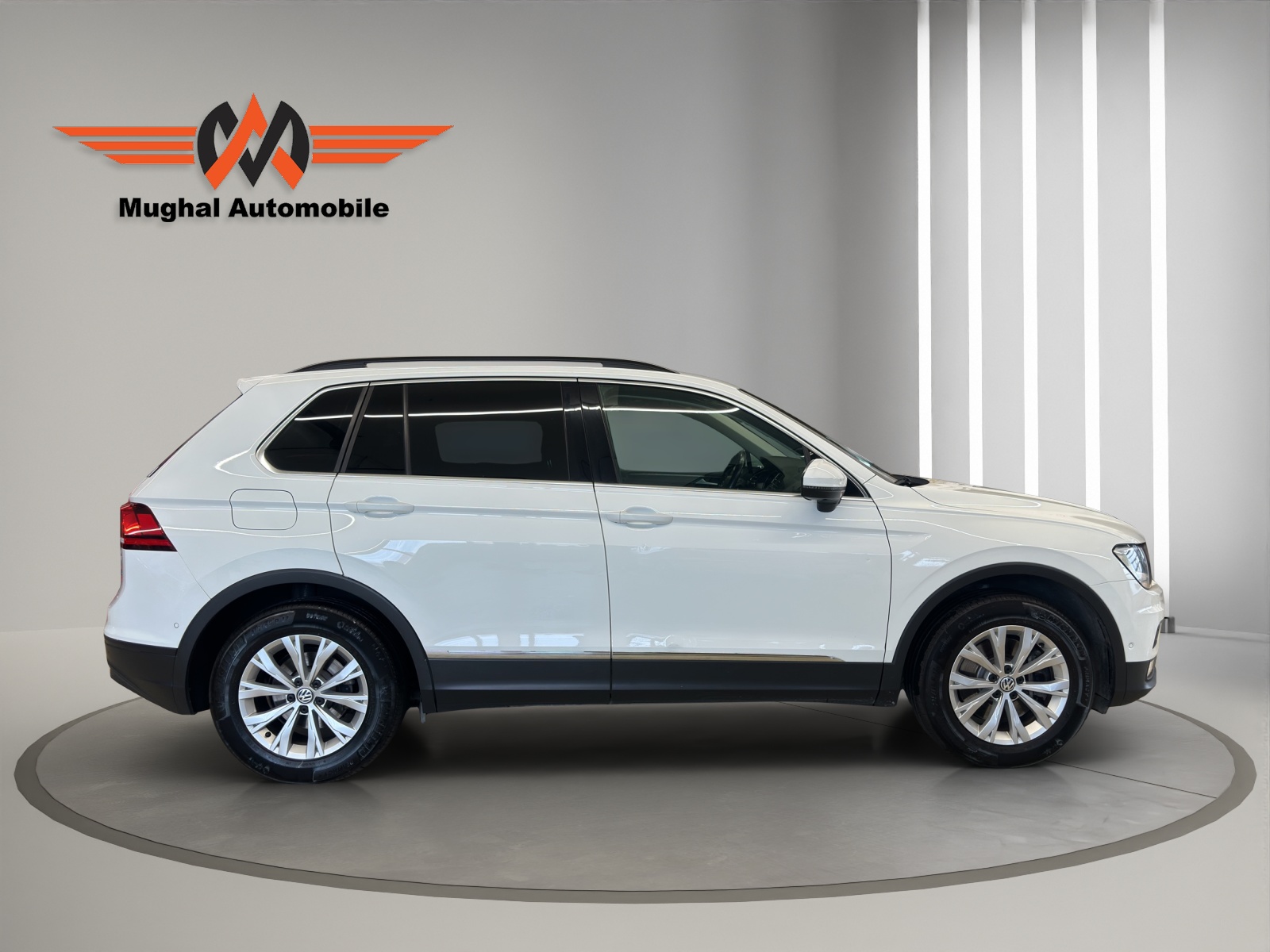 VW Tiguan 2.0TSI Comfortline 4Motion DSG-image-5