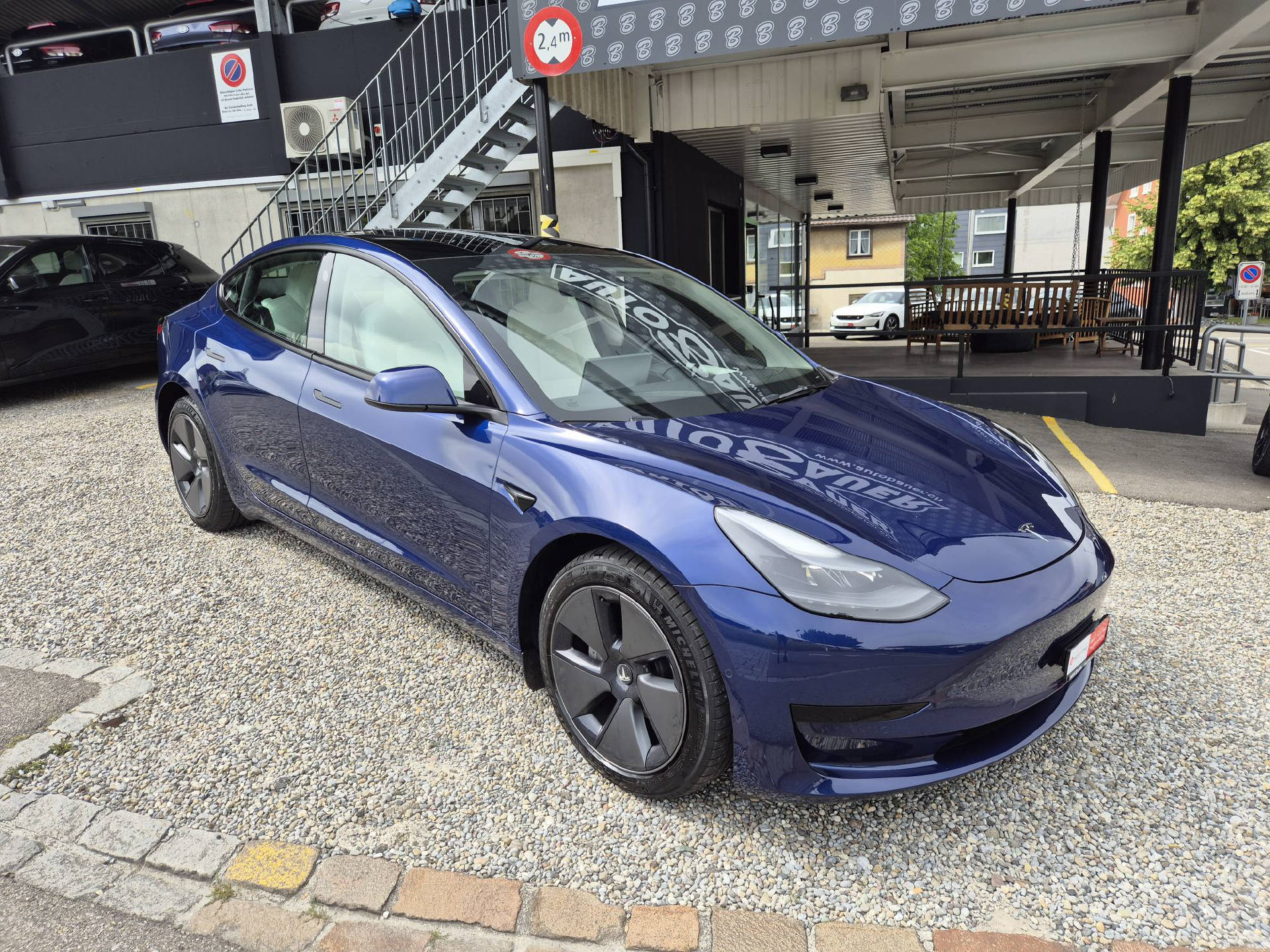 TESLA Model 3 Standart Range Plus-image-1