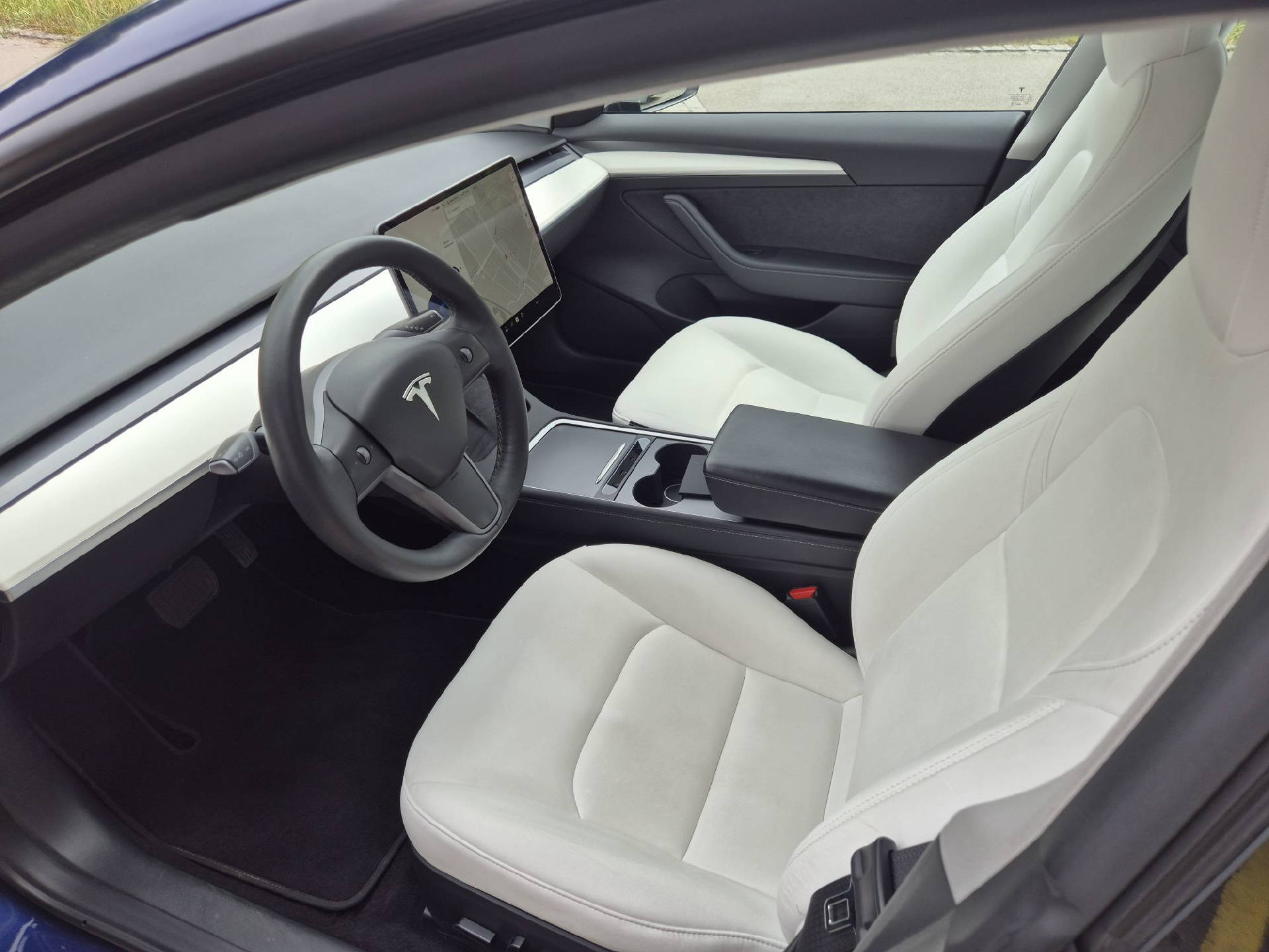 TESLA Model 3 Standart Range Plus-image-8