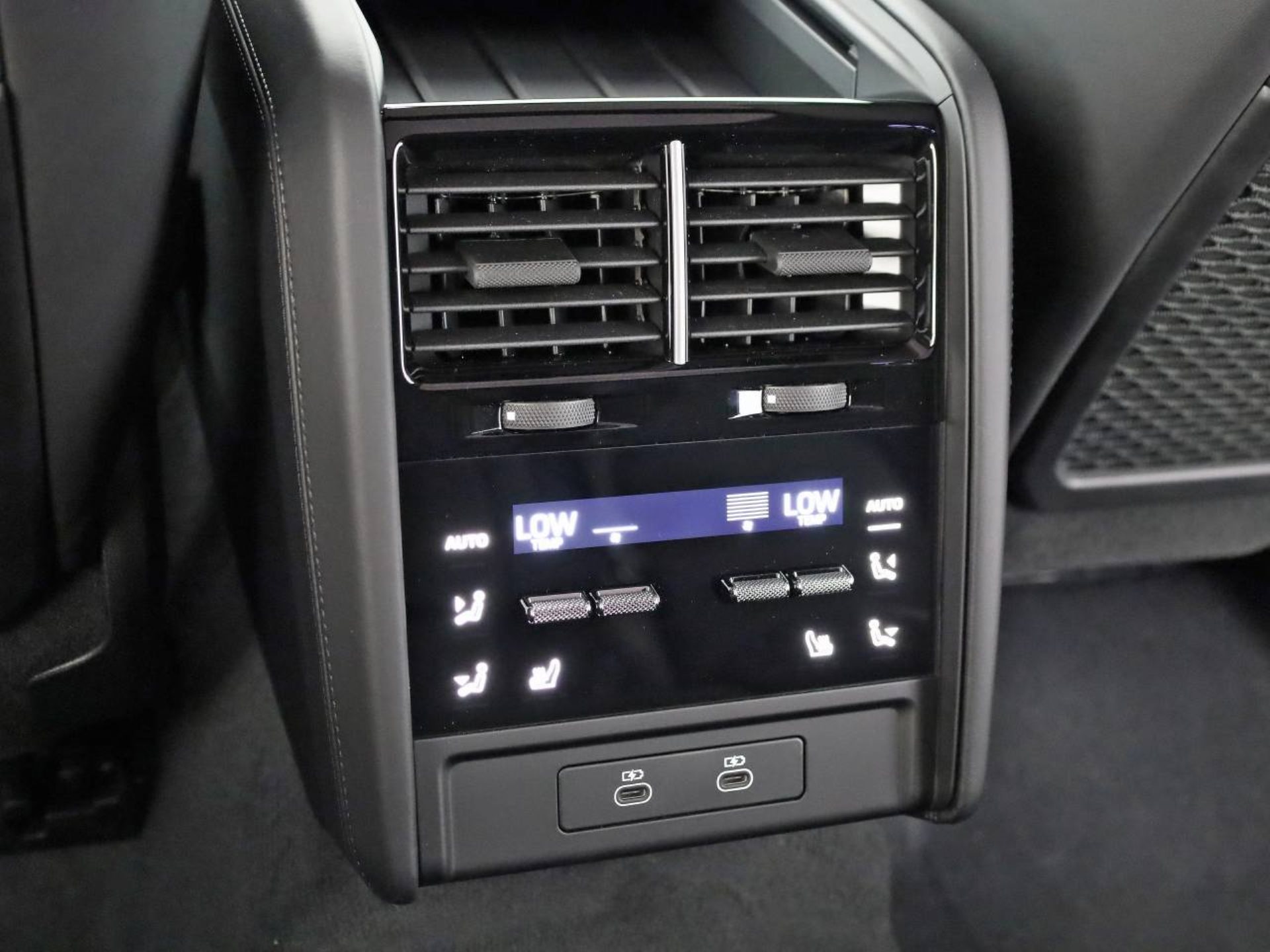 PORSCHE Cayenne Electric-image-18