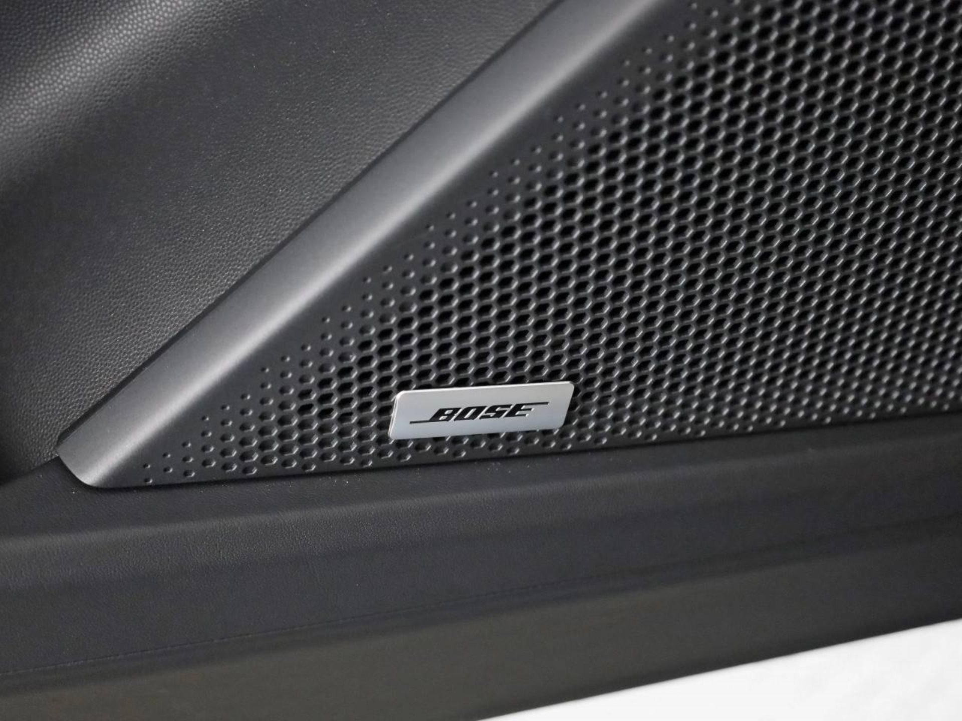 PORSCHE Cayenne Electric-image-13