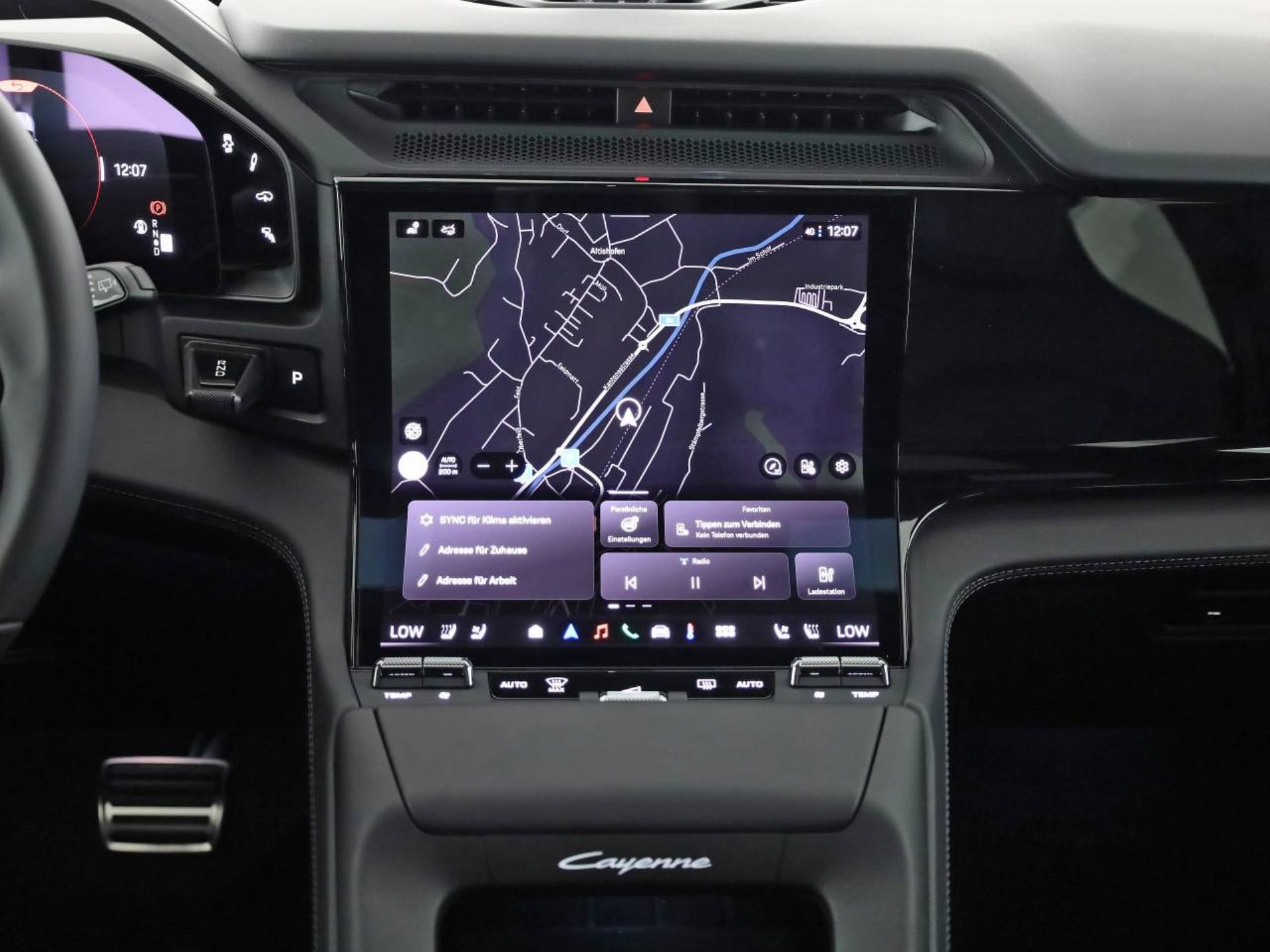 PORSCHE Cayenne Electric-image-16
