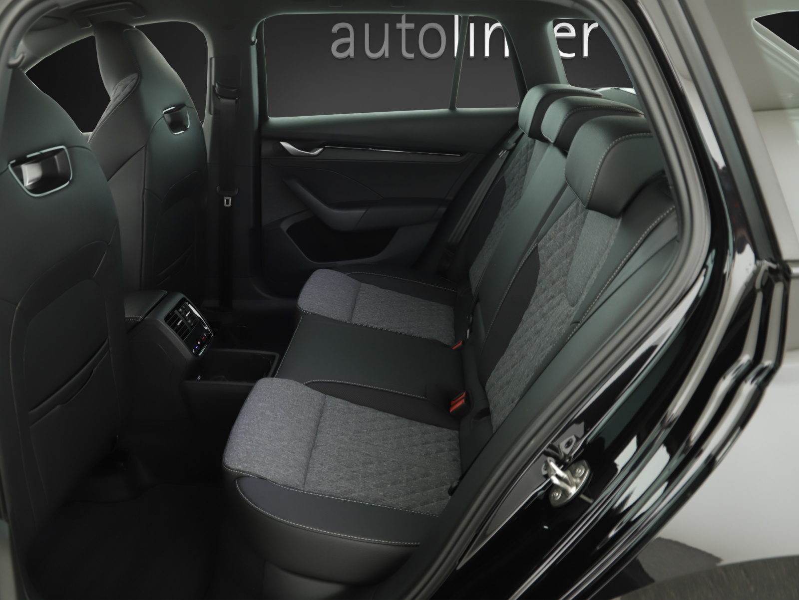 SKODA Octavia Combi 2.0 TSI DSG Sport Line 4x4-image-8