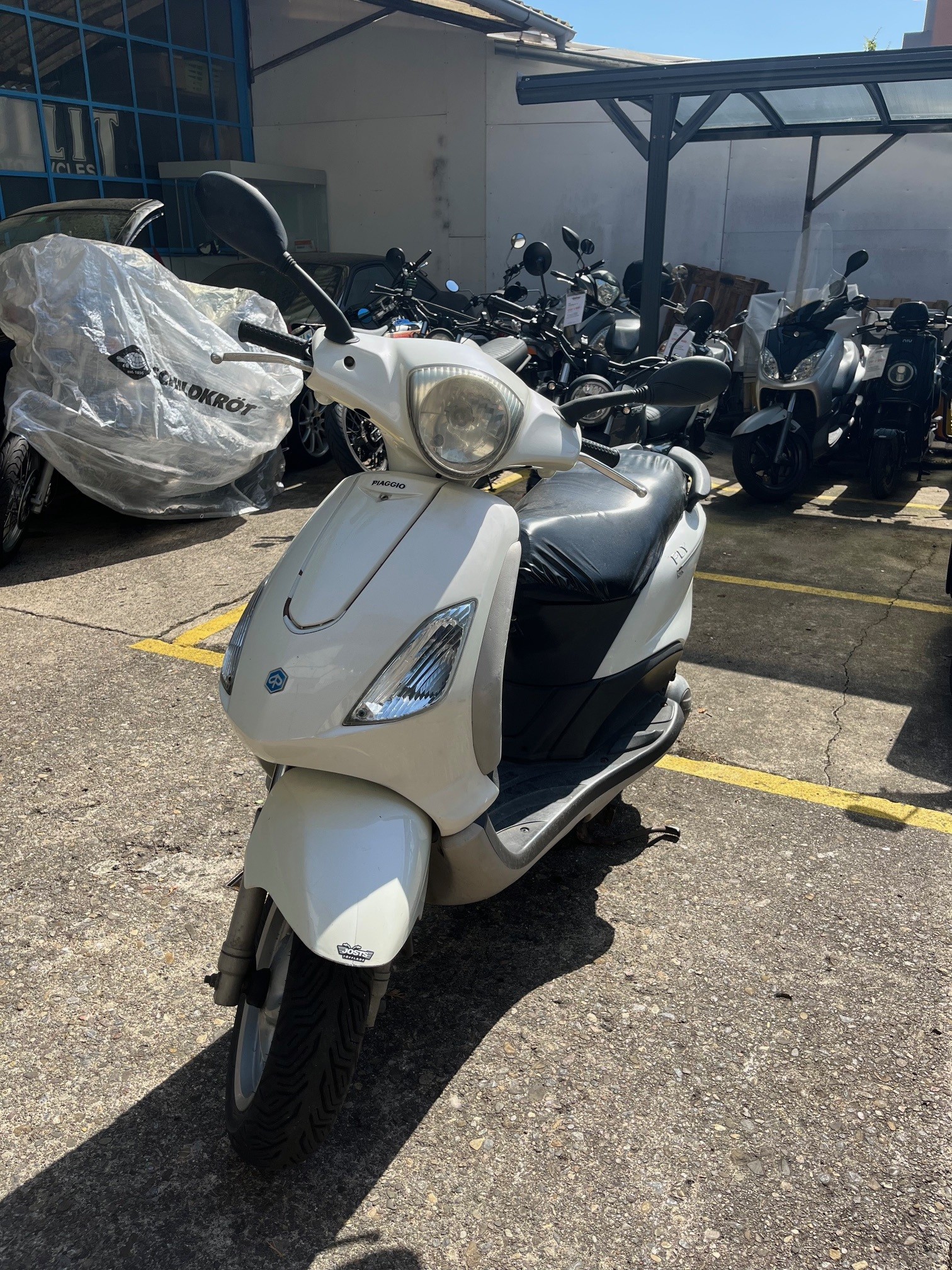 PIAGGIO Fly 125 4-T - GRATIS LIEFERUNG*-showroom-element-2