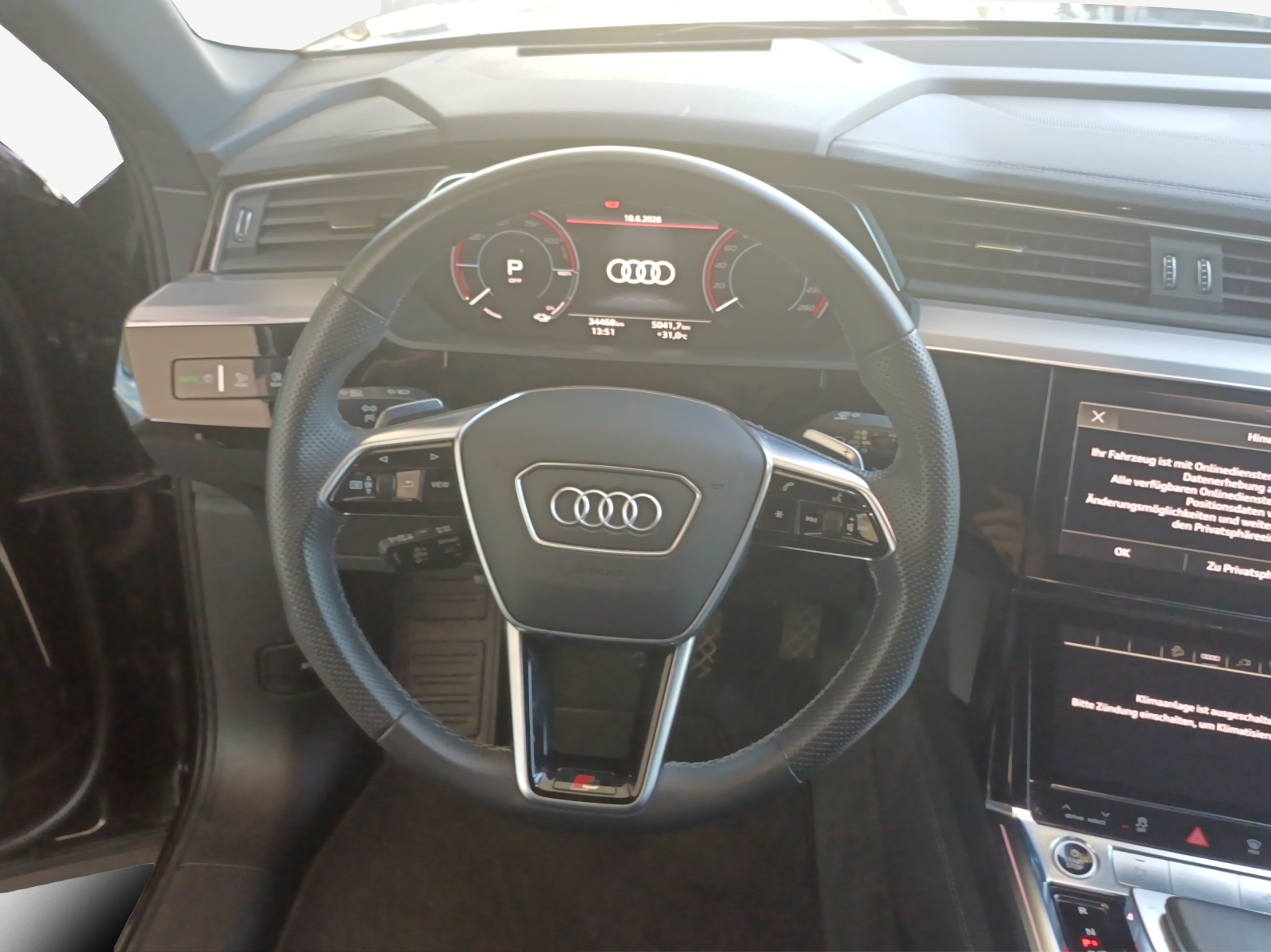 AUDI e-tron 55 Sportback Advanced Black Edition quattro-image-10