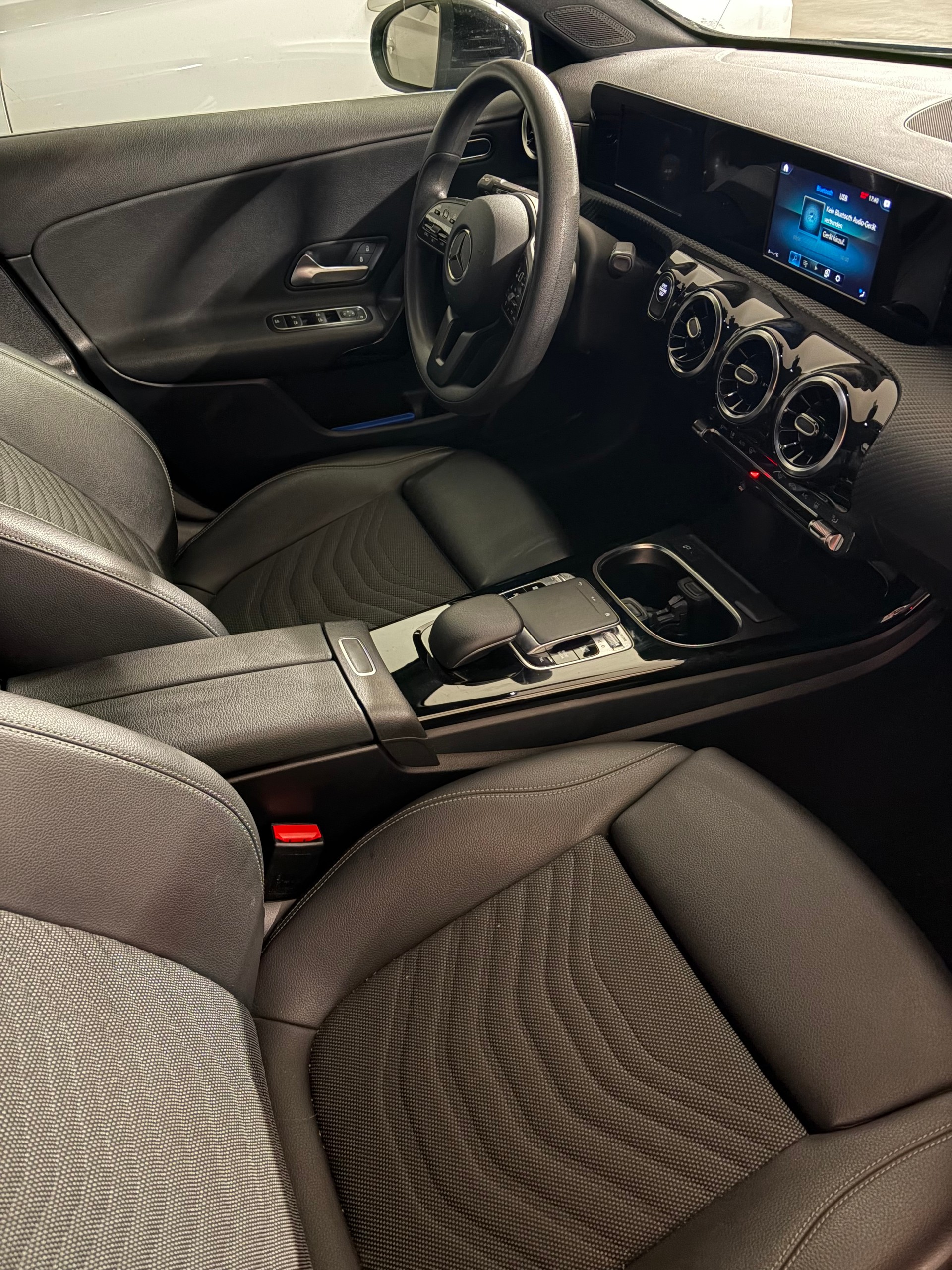 MERCEDES-BENZ A 250 e Style-image-3
